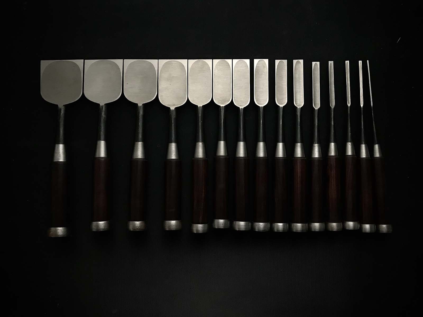Hidari Hisasaku 2rd Bench chisels set by Ikegami Takanobu 池上喬庸作 二代目左久作 追入15本組鑿 Oirenomi