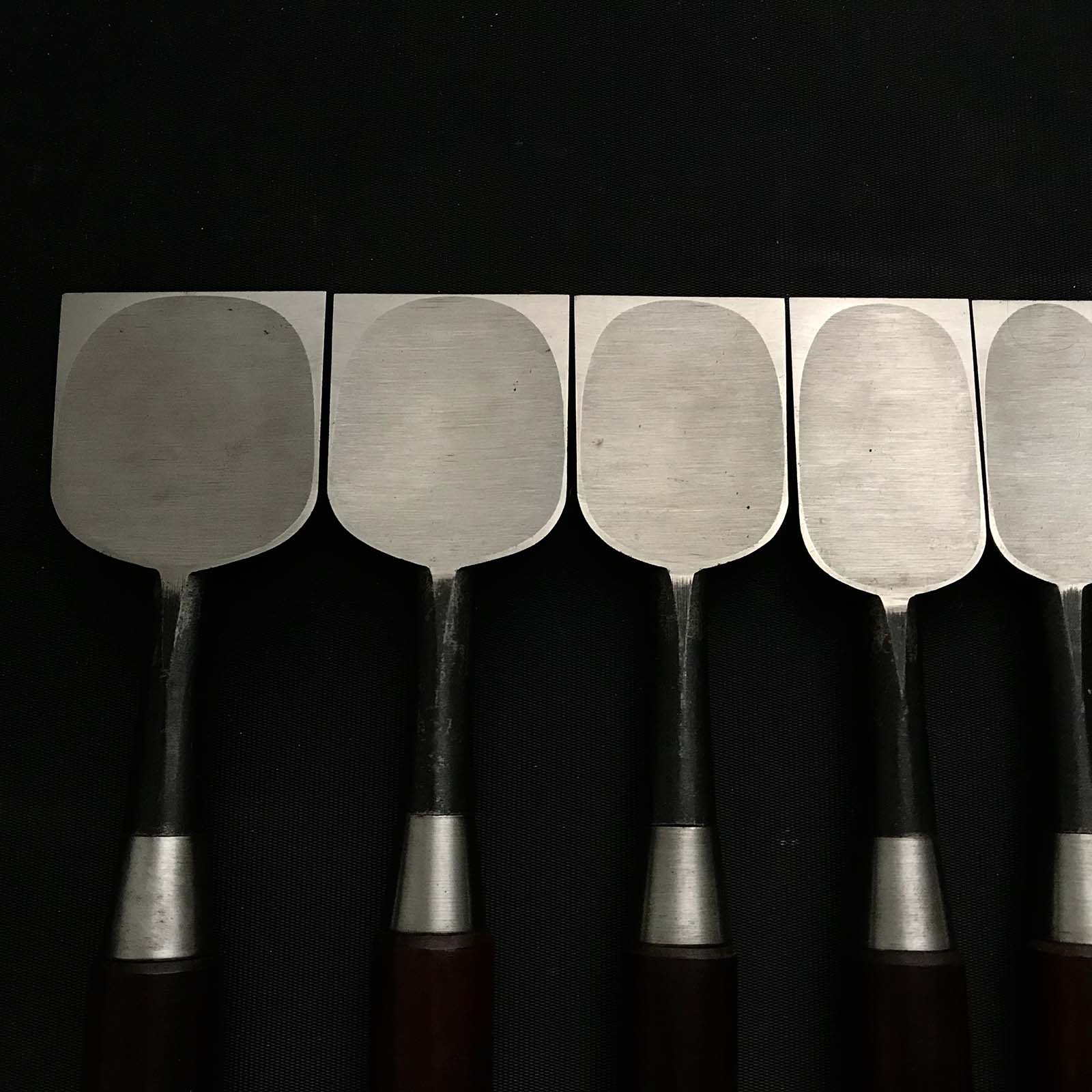 Hidari Hisasaku 2rd Bench chisels set by Ikegami Takanobu 池上喬庸作 二代目左久作 追入15本組鑿 Oirenomi