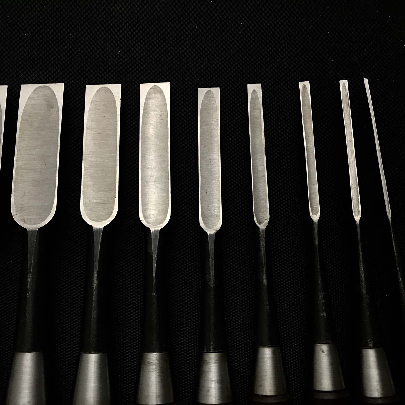 Hidari Hisasaku 2rd Bench chisels set by Ikegami Takanobu 池上喬庸作 二代目左久作 追入15本組鑿 Oirenomi