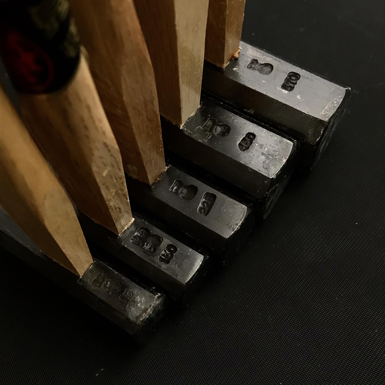 Old stock for beginner Marumasu Octagon Hammers Blacksmith finish with handle 掘出し物 丸增 八角玄翁 柄付 黒仕上