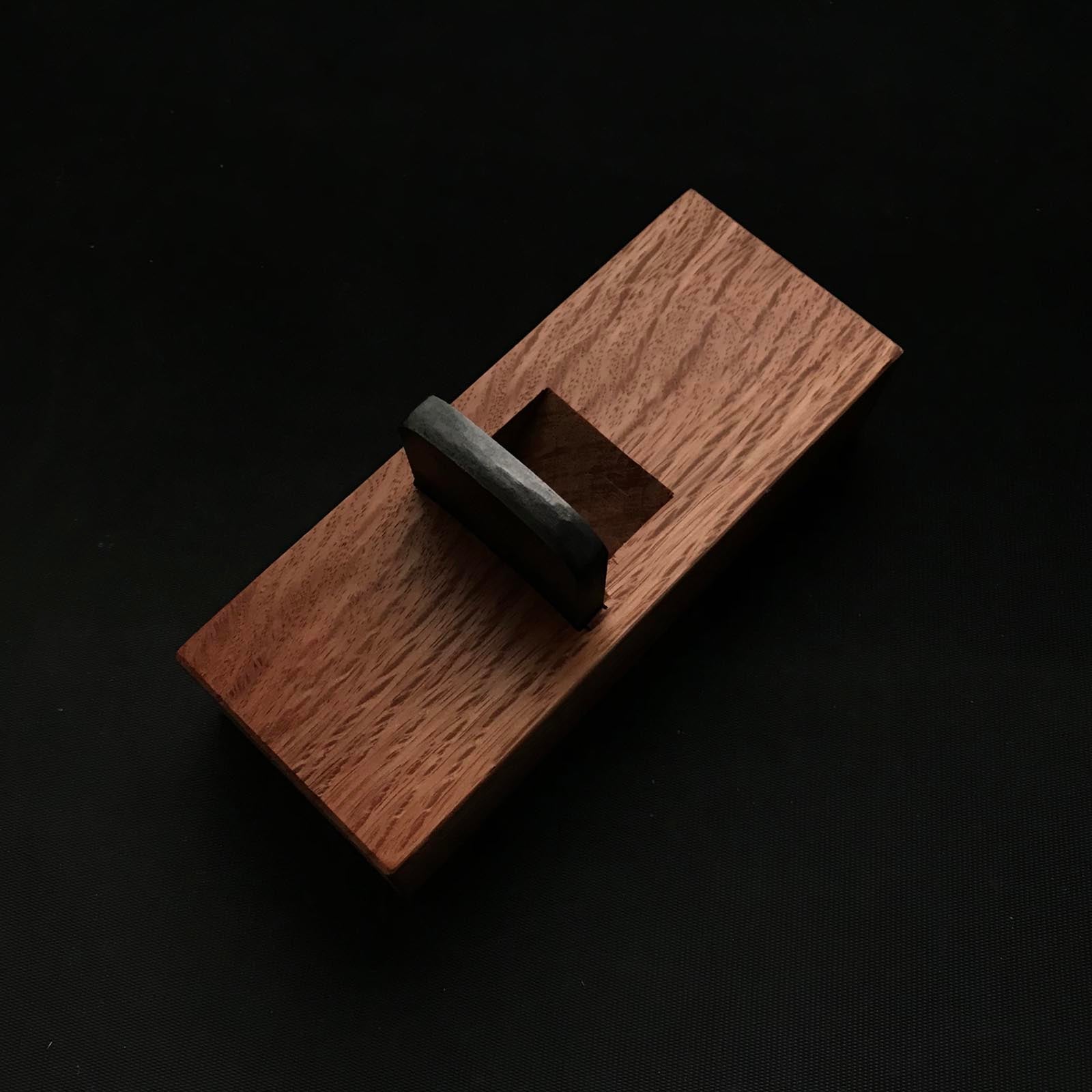 Seigetsu Standing Plane by Chiyotsuru Sadahide 3rd generation 三代目千代鶴貞秀 霽月 台直鉋 本赤樫台 42mm