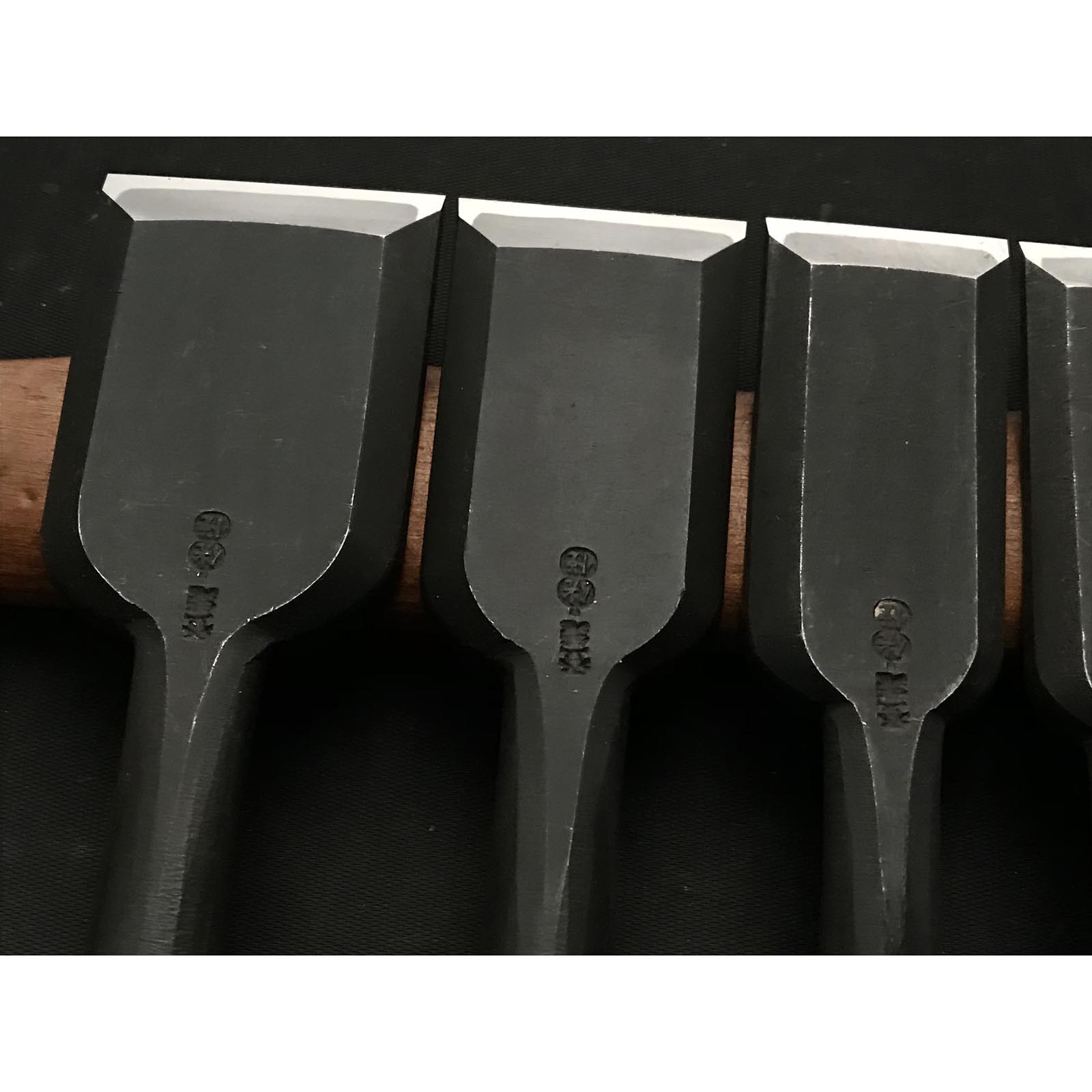 田斎 卓上ノミ 青鋼 おいれのみ 田斎作 黒仕上 追入組鑿