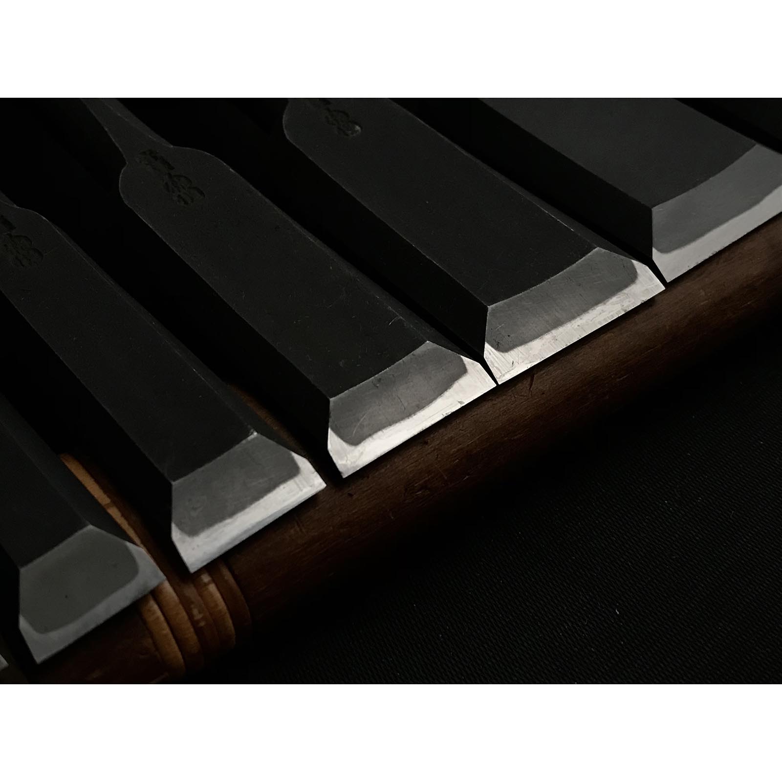 田斎 卓上ノミ 青鋼 おいれのみ 田斎作 黒仕上 追入組鑿