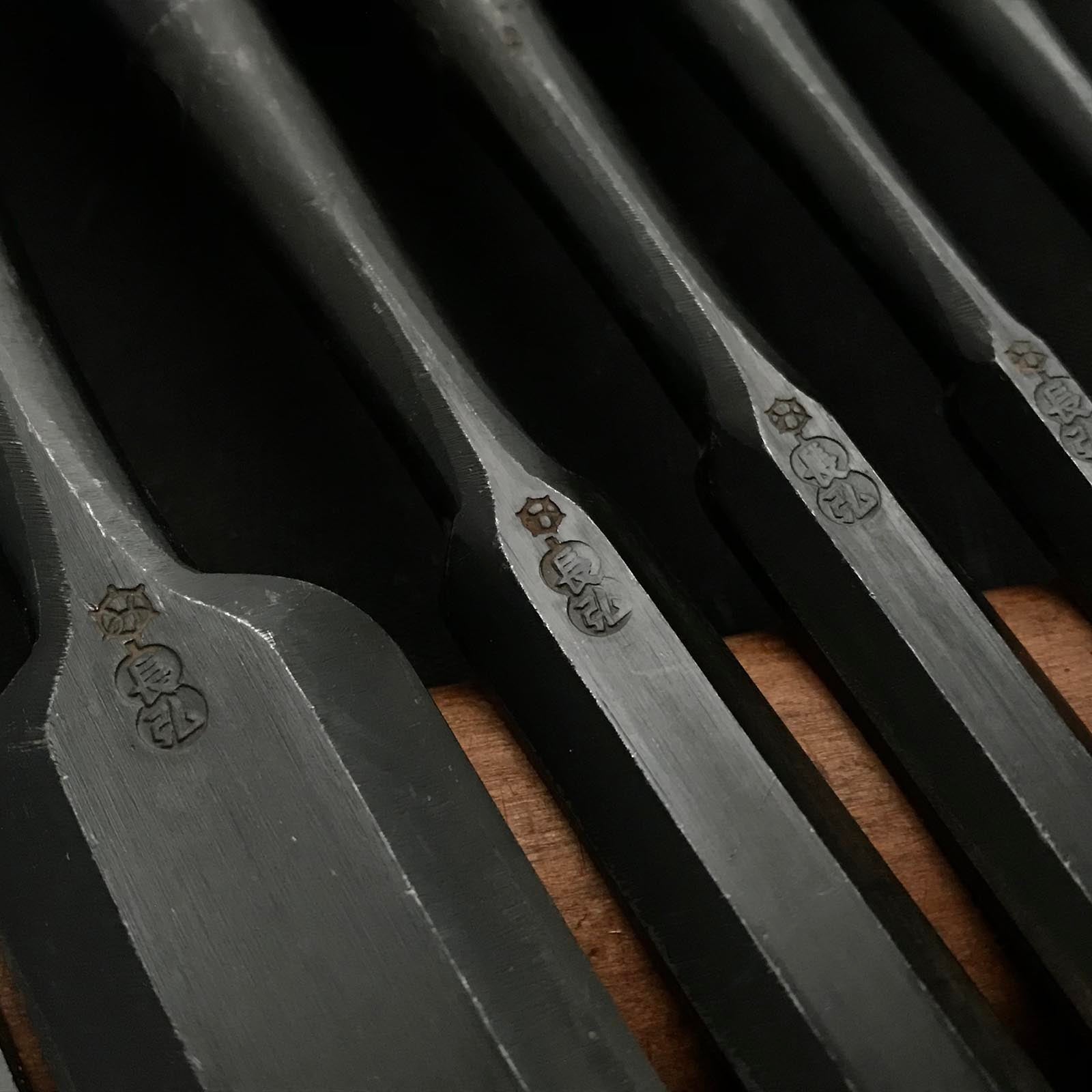 旧在庫長広(ながひろ)初期作 卓上ノミセット 掘り出し物 長弘 追入鑿 7本組 おいれのみ