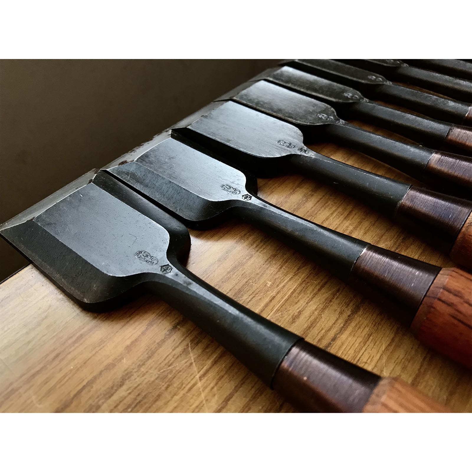 Old stock Hidari Ichihiro Second Generation Kakuuchi Bench chisels set 掘出し物 月市弘 二代目左市弘山崎勇作 角打追入組鑿 Oirenomi