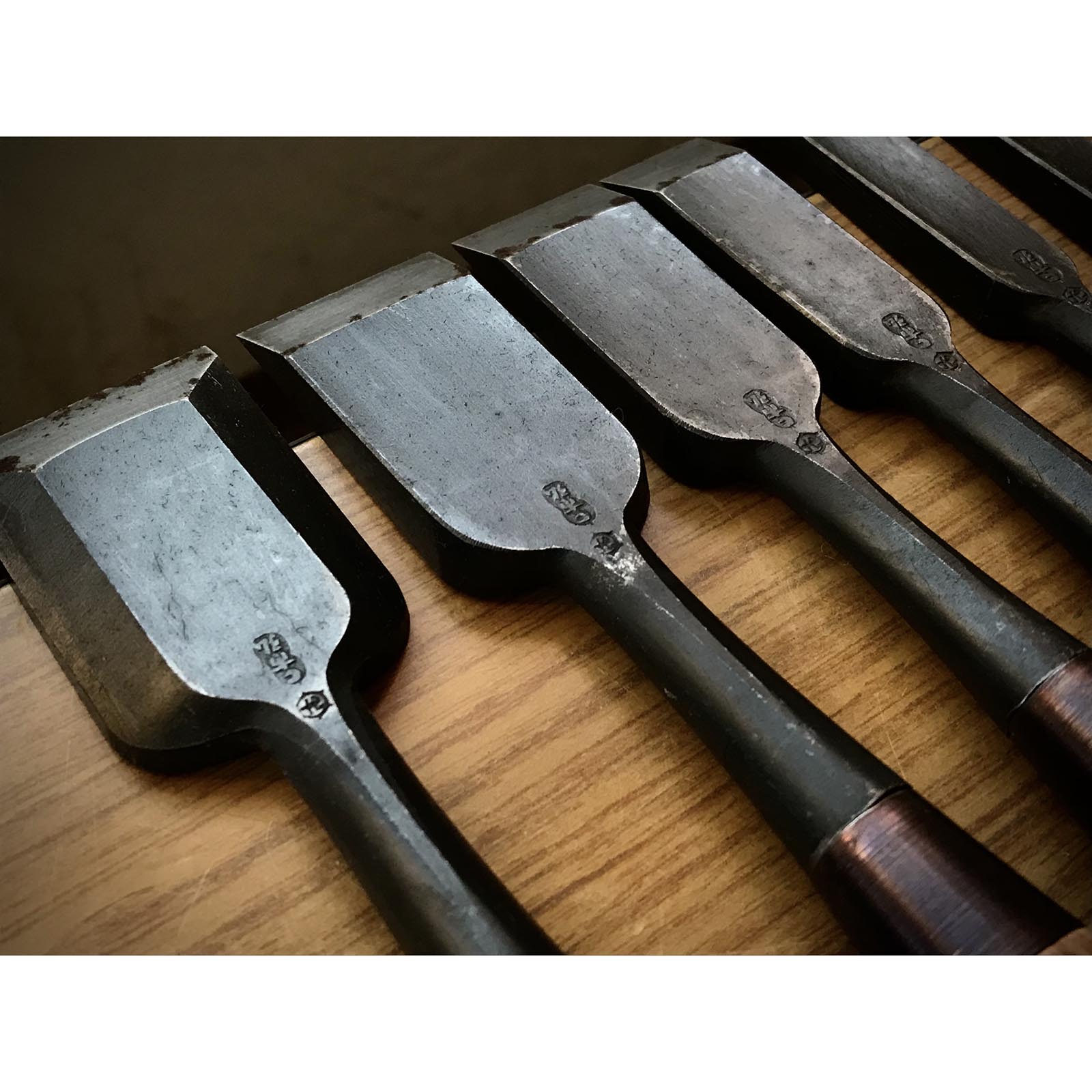 Old stock Hidari Ichihiro Second Generation Kakuuchi Bench chisels set 掘出し物 月市弘 二代目左市弘山崎勇作 角打追入組鑿 Oirenomi