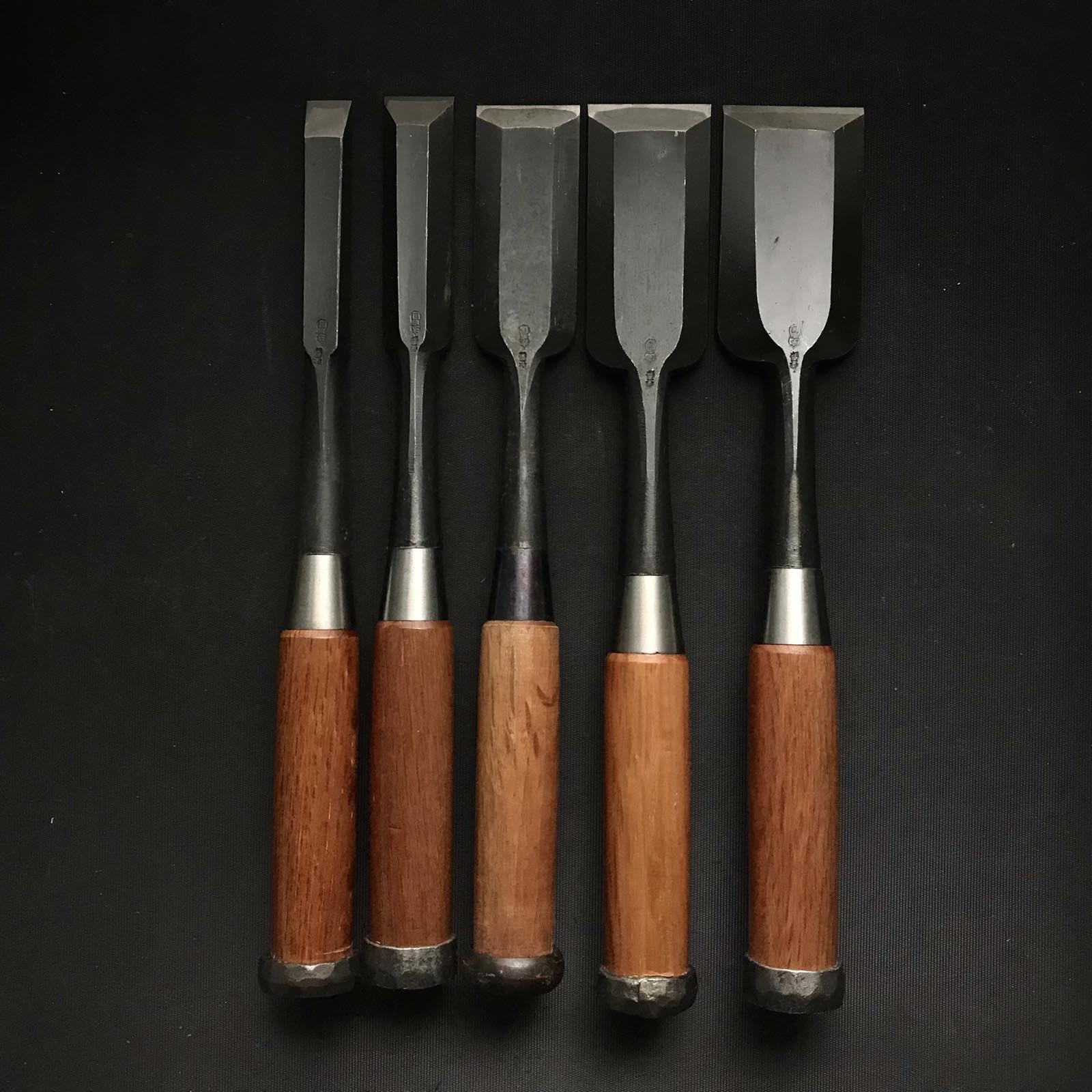 Old stock Hidari-Ichikuni Timber chisel with white steel 掘出し物 左市國 叩鑿 Tatakinomi