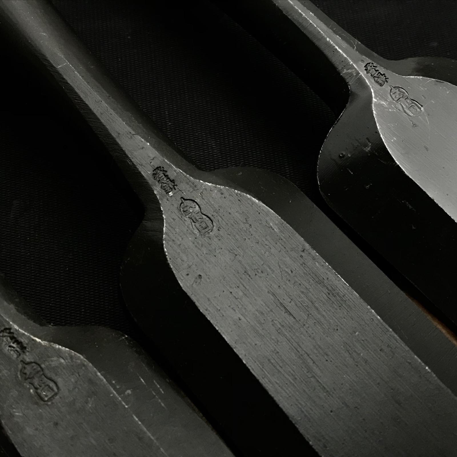 Old stock Hidari-Ichikuni Timber chisel with white steel 掘出し物 左市國 叩鑿 Tatakinomi