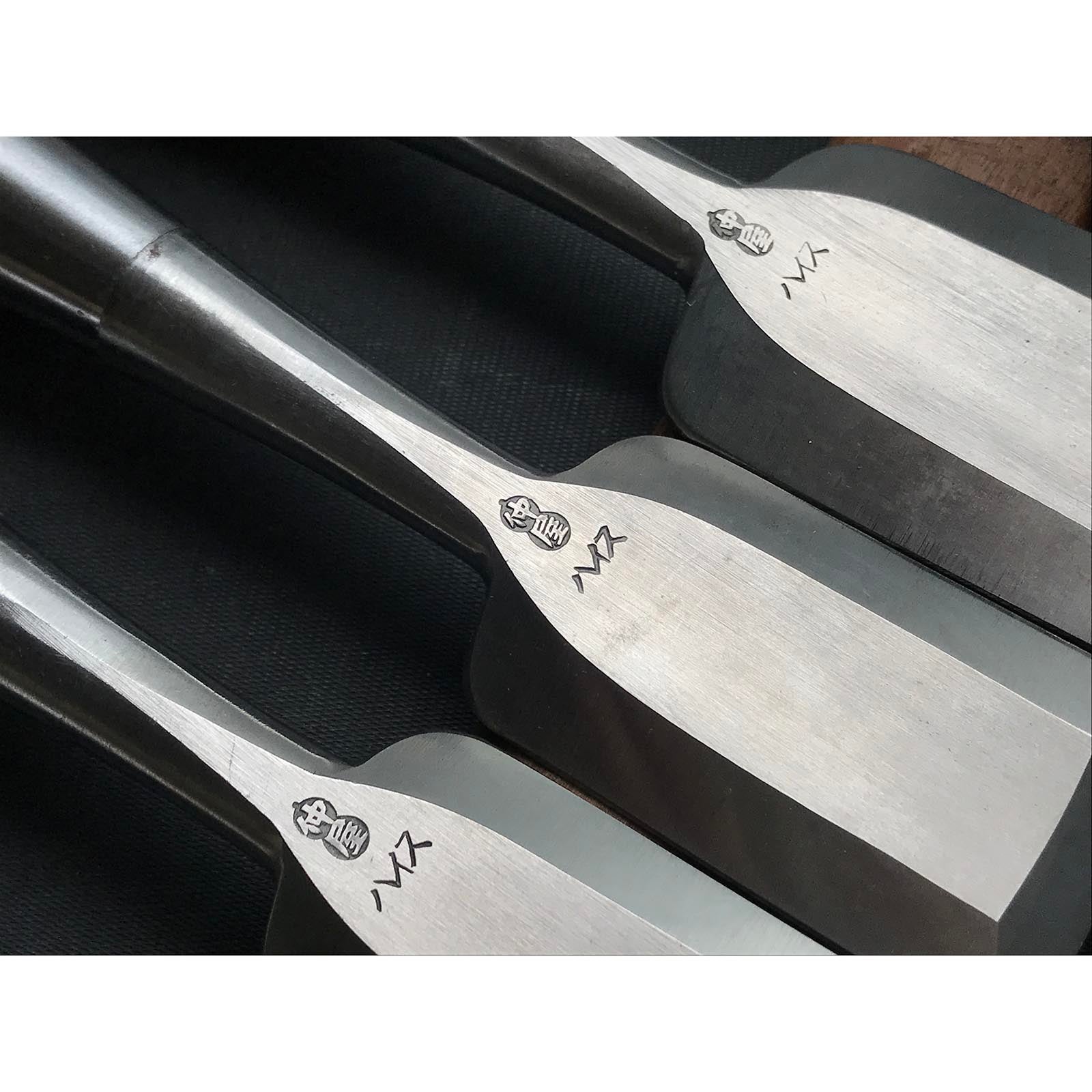 Old stock Wholesaler stamp Sukemaru 4th High-Speed Steel Bench chisels set 掘出し物 四代助丸 問屋銘 ハイス鋼追入組鑿 Oirenomi