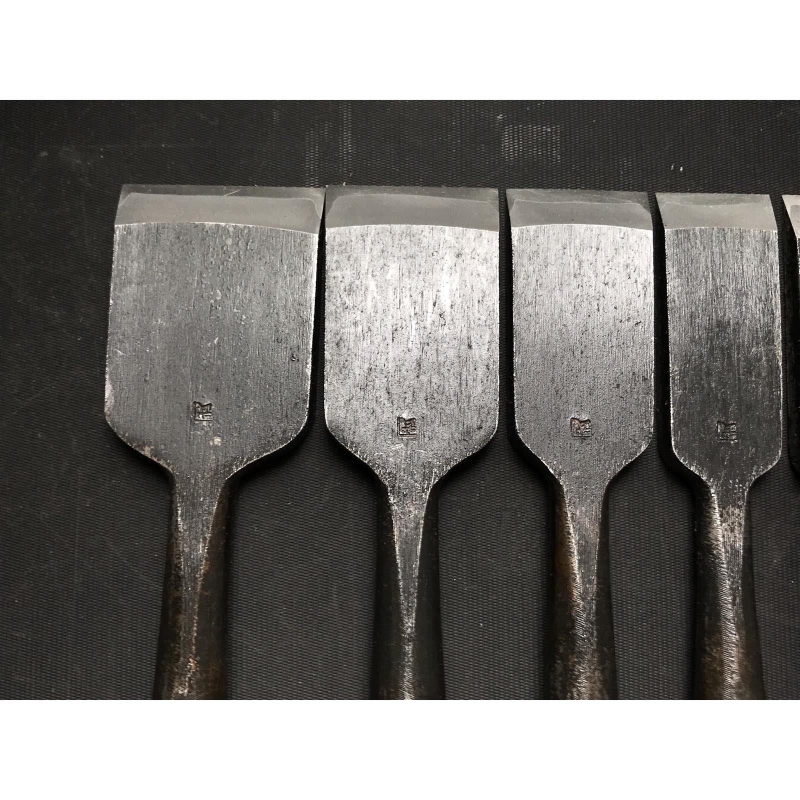 Kanetake Kaku-uchi Type Bench chisels set by Takahashi Norikazu 高橋典三作 カネ武 角打追入組鑿 Oirenomi