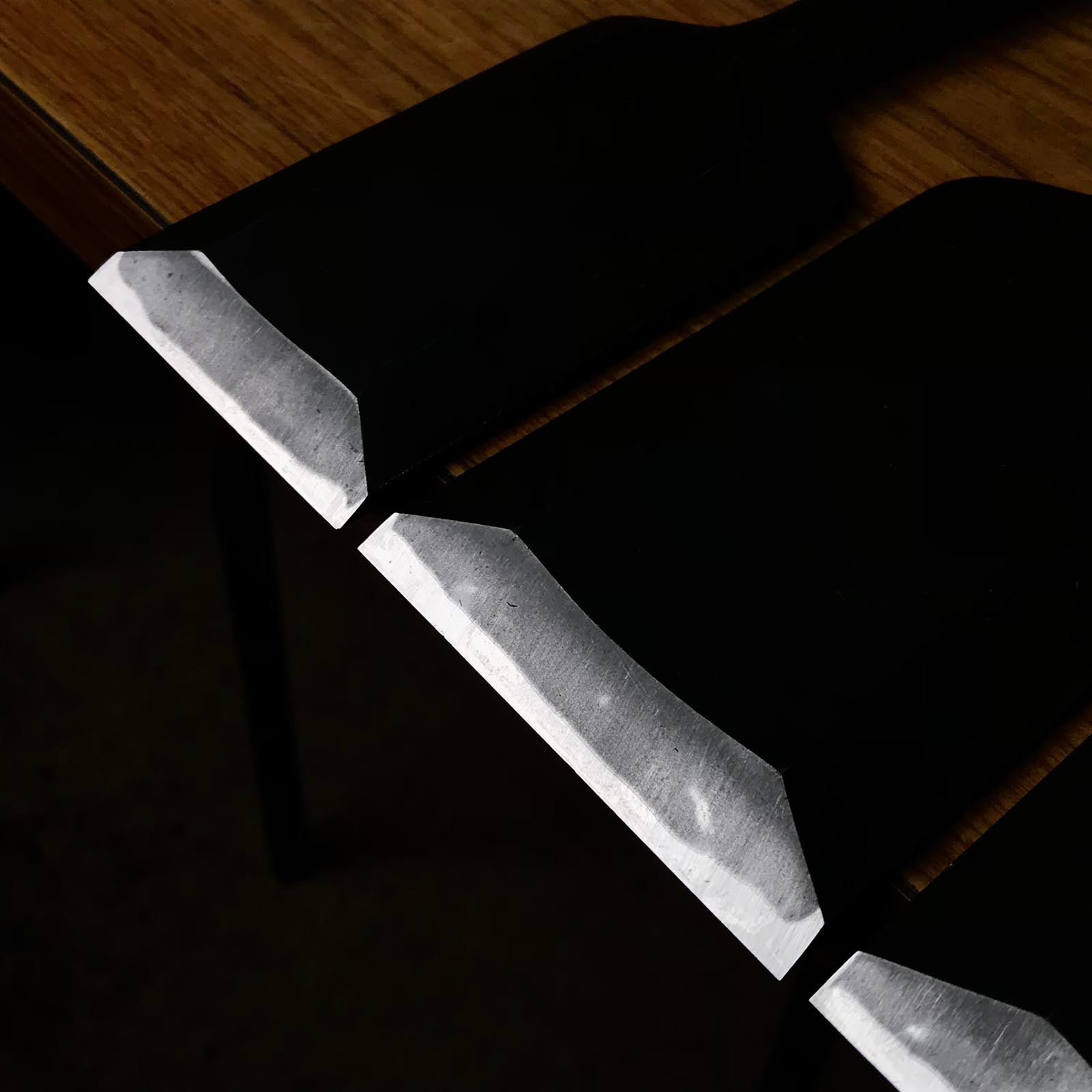 助正 幅広叩き鑿 白鋼付木工ノミ 助正黒仕上 幅広叩き鑿 75,90mm たたきのみ