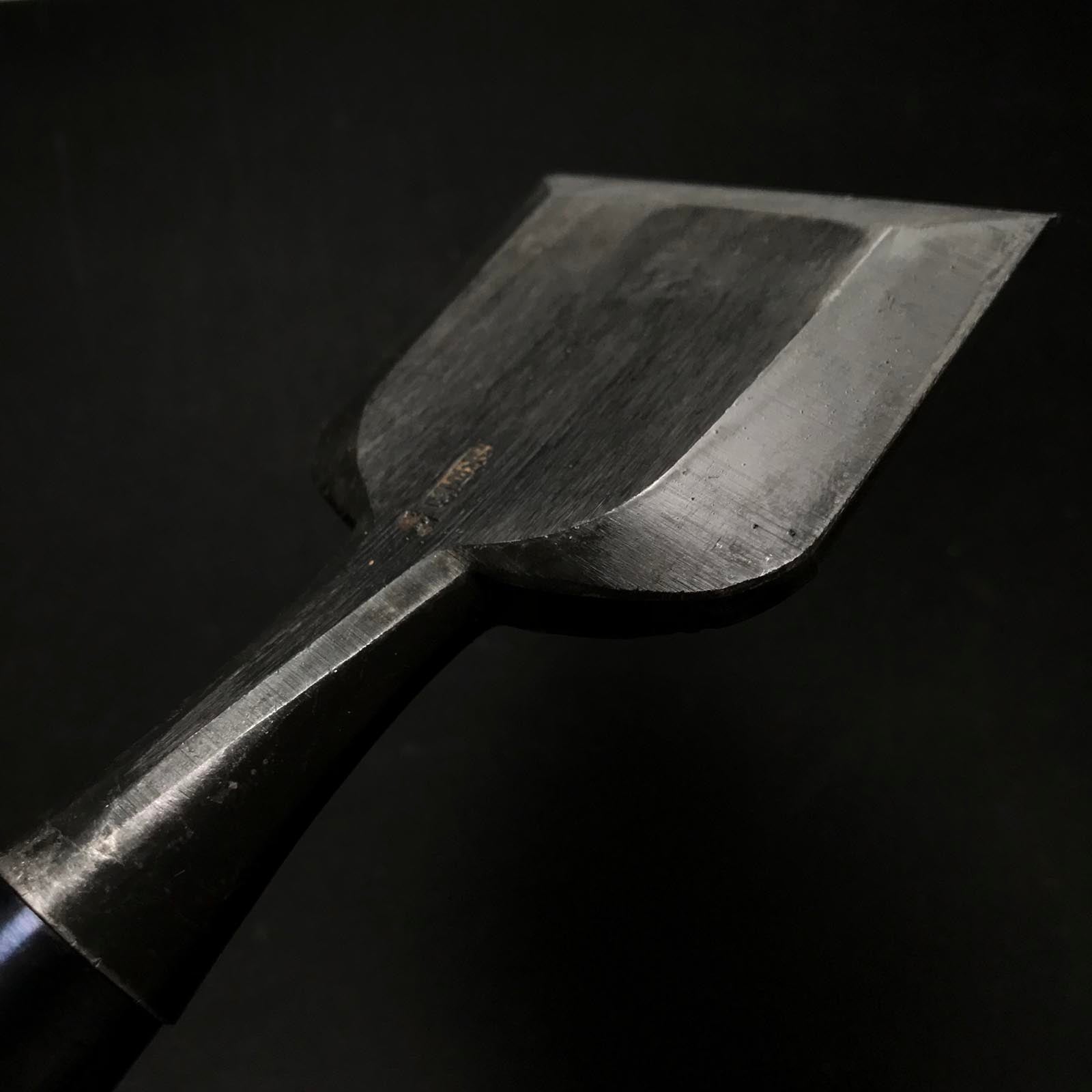 Ioroi Extra width Bench chisels with Triple Ura by Ioroi 五百蔵作 幅広追入鑿 三つ裏 75,90mm Oirenomi