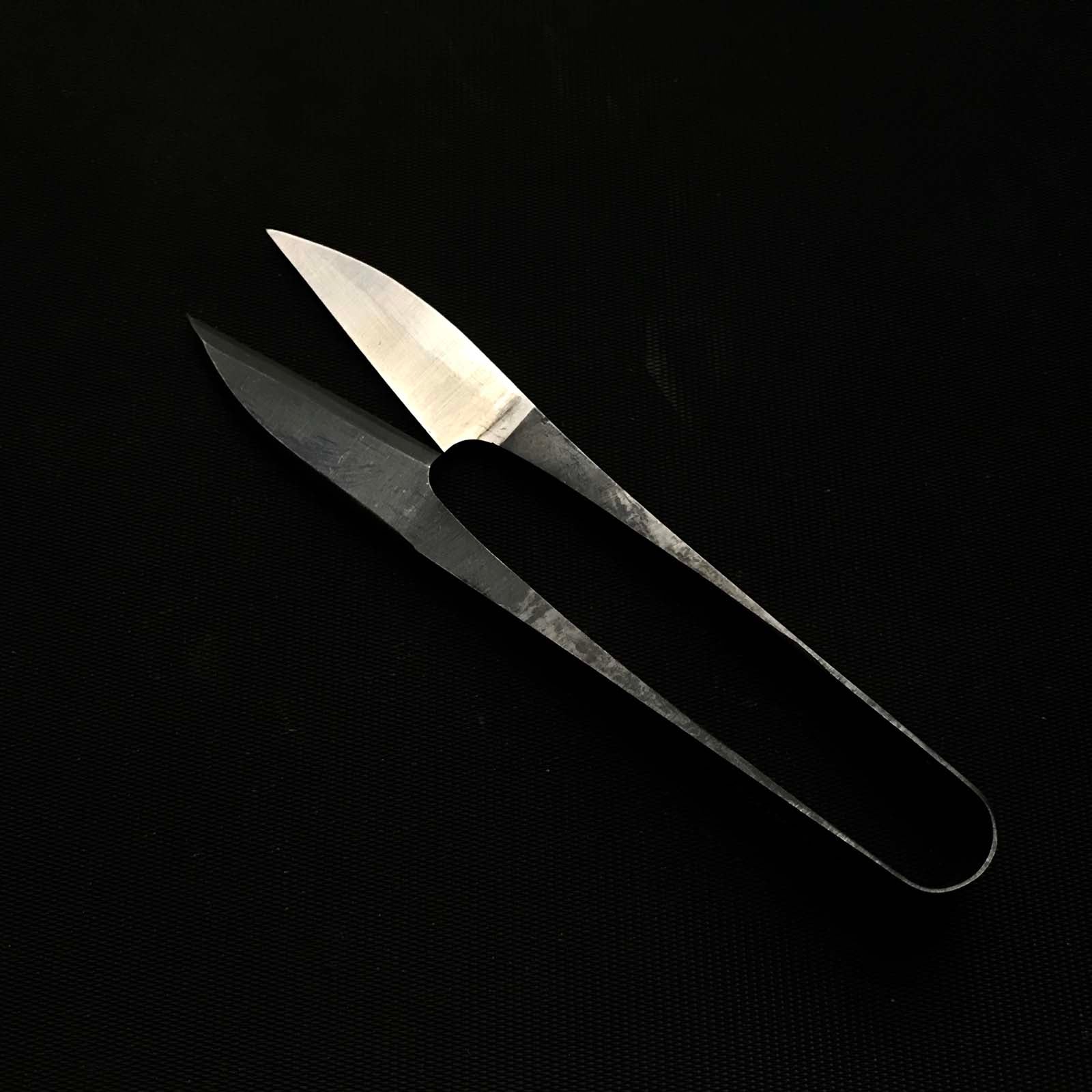 Azuma Mitsuki 東光月 | Nigiri basami 握り鋏 | Hand made 手作り | Traditional Japanese scissors