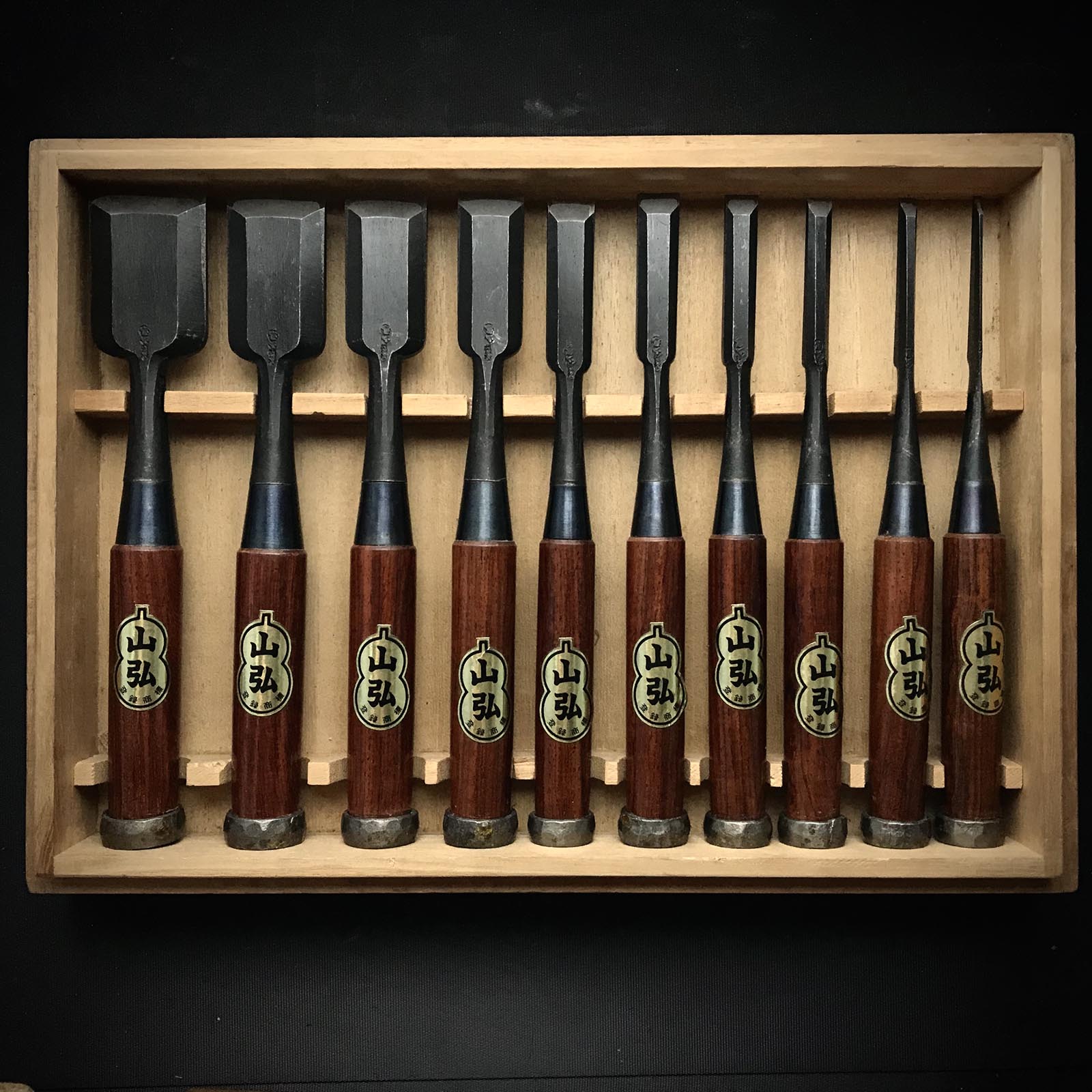 Old stock Bench chisels set of Yamahiro's early works 岡山猛作 追入10本組鑿 山弘 三分長柄 Oiirenomi