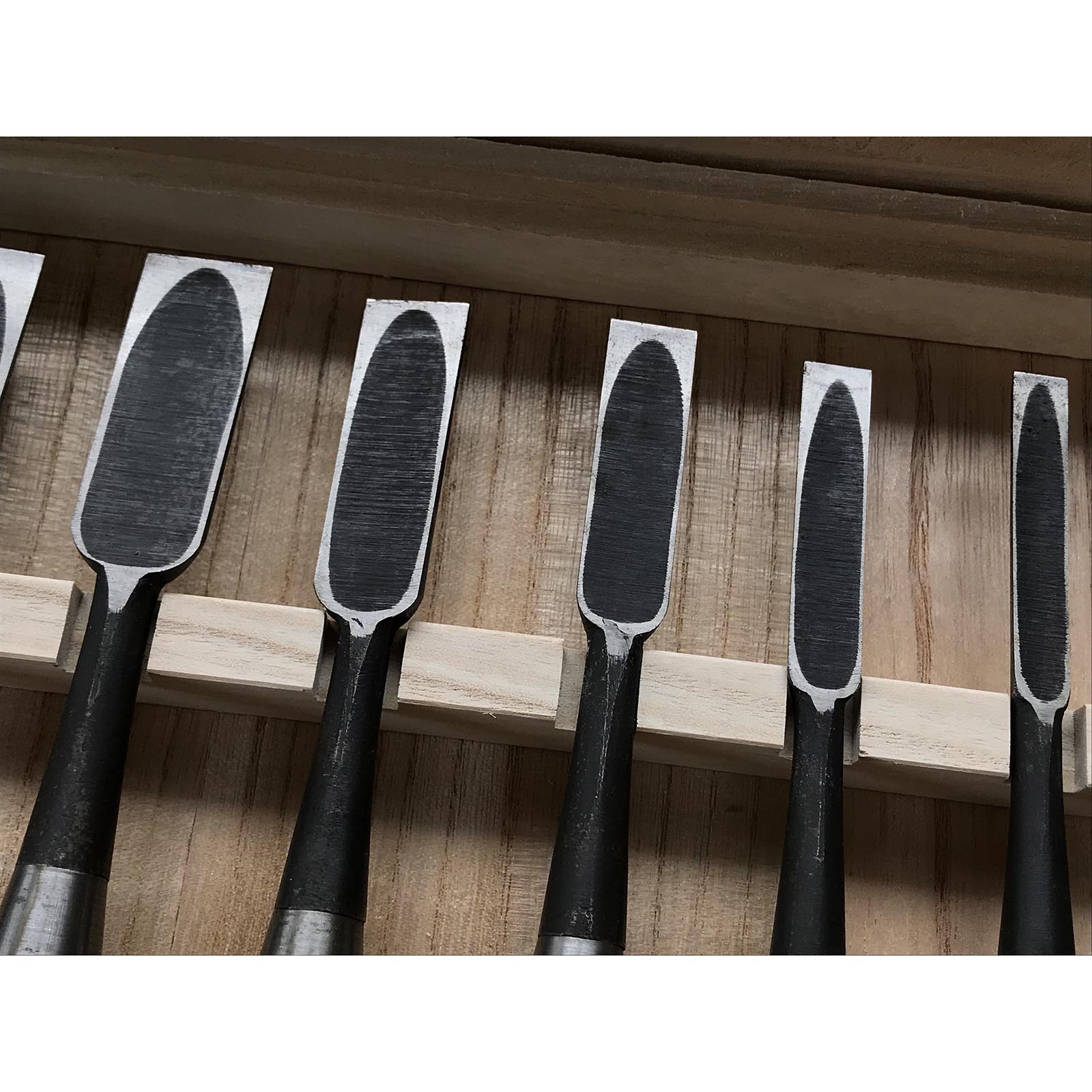 Old stock Hidari-Munekatsu Bench chisels set by Suzuki Shousuke 掘出し物 左宗勝 鈴木章助作 追入組鑿 Orenomi