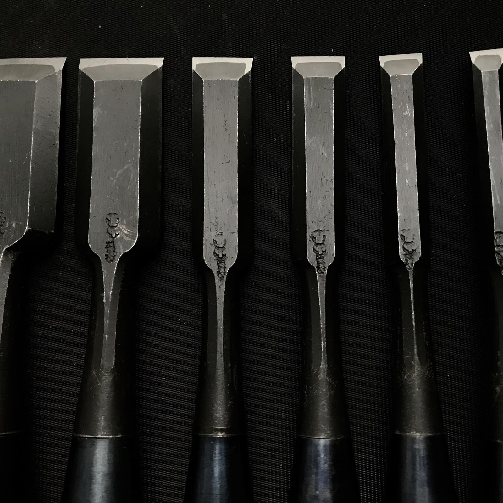Old stock Bench chisels set of Yamahiro's early works 岡山猛作 追入10本組鑿 山弘 三分長柄 Oiirenomi