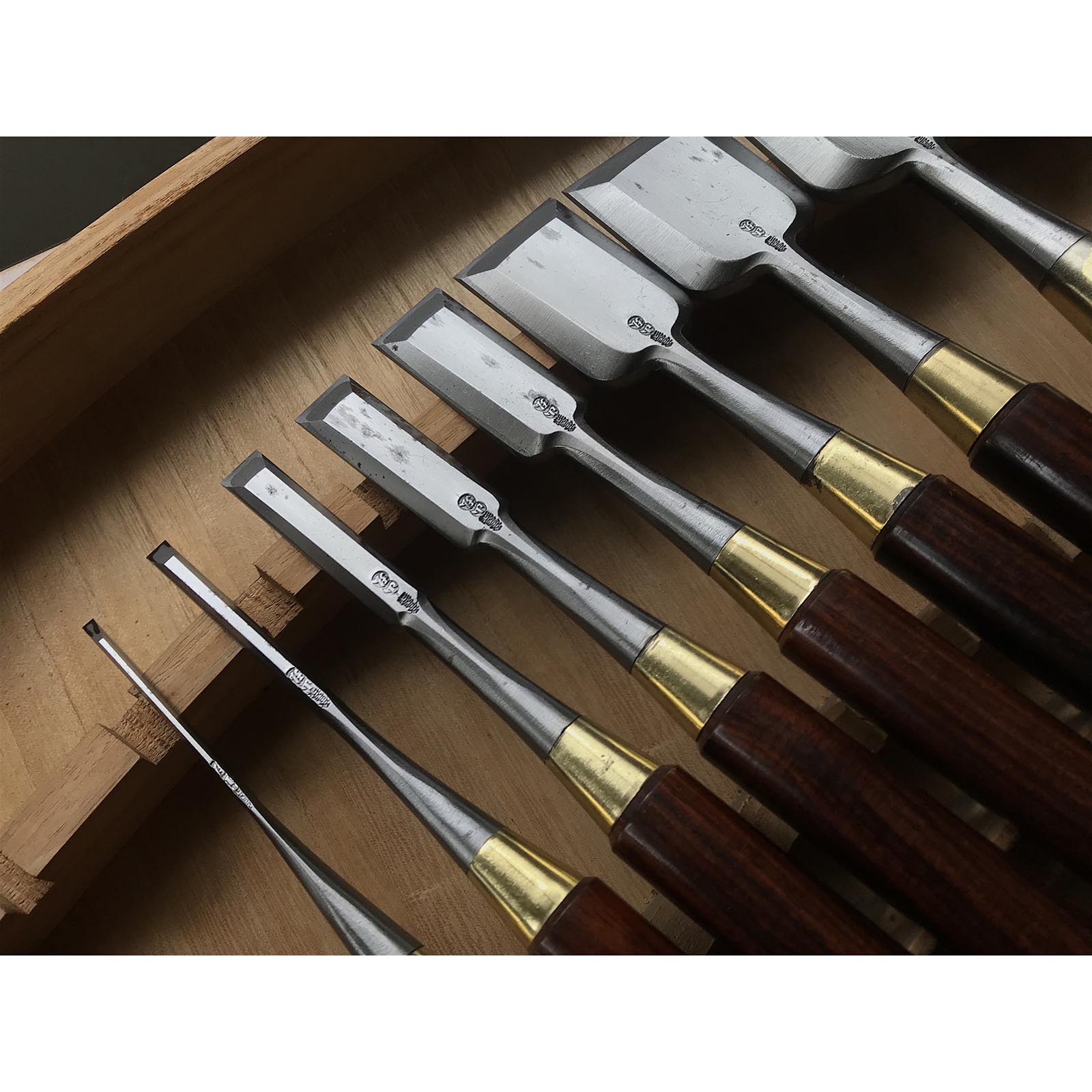 Old stock Bench chisels set of Yamahiro's early works 岡山猛作 追入16本組鑿 山弘 磨仕上げ Oiirenomi