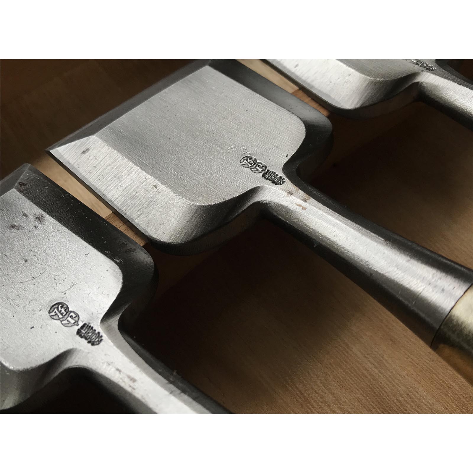 Old stock Bench chisels set of Yamahiro's early works 岡山猛作 追入16本組鑿 山弘 磨仕上げ Oiirenomi