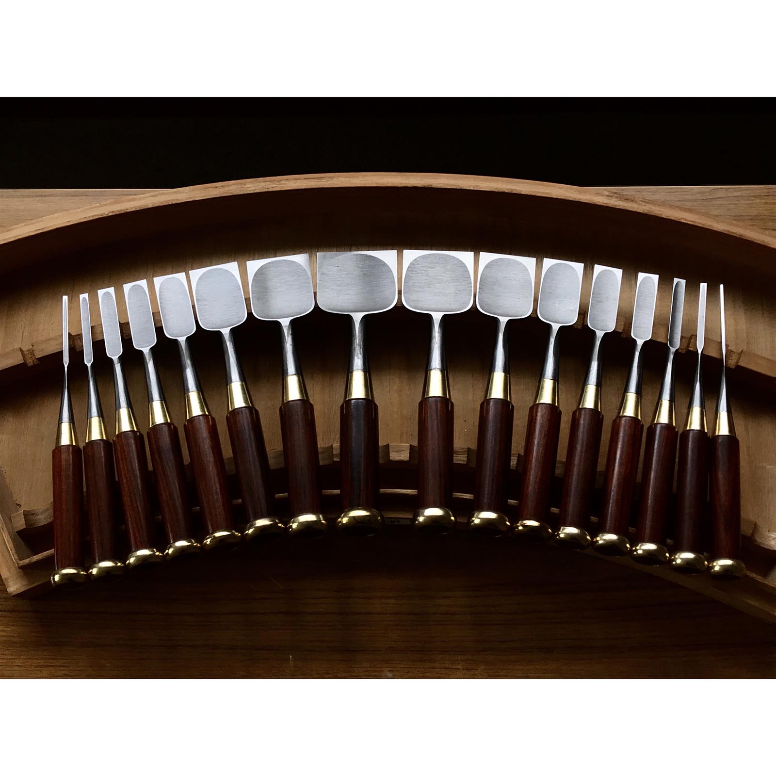 Old stock Bench chisels set of Yamahiro's early works 岡山猛作 追入16本組鑿 山弘 磨仕上げ Oiirenomi