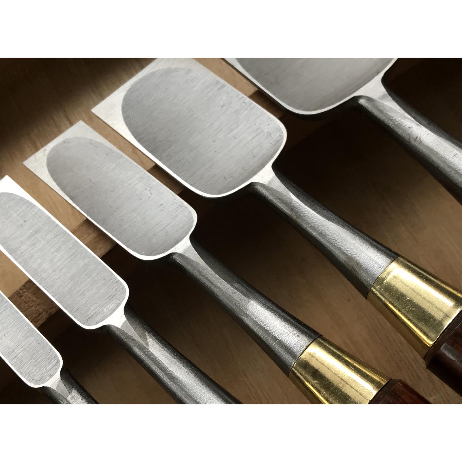 Old stock Bench chisels set of Yamahiro's early works 岡山猛作 追入16本組鑿 山弘 磨仕上げ Oiirenomi