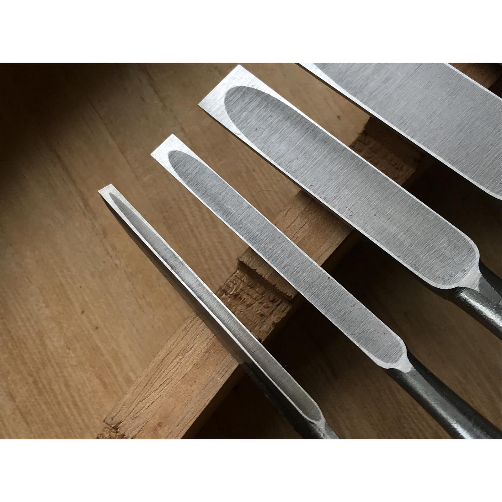 Old stock Bench chisels set of Yamahiro's early works 岡山猛作 追入16本組鑿 山弘 磨仕上げ Oiirenomi