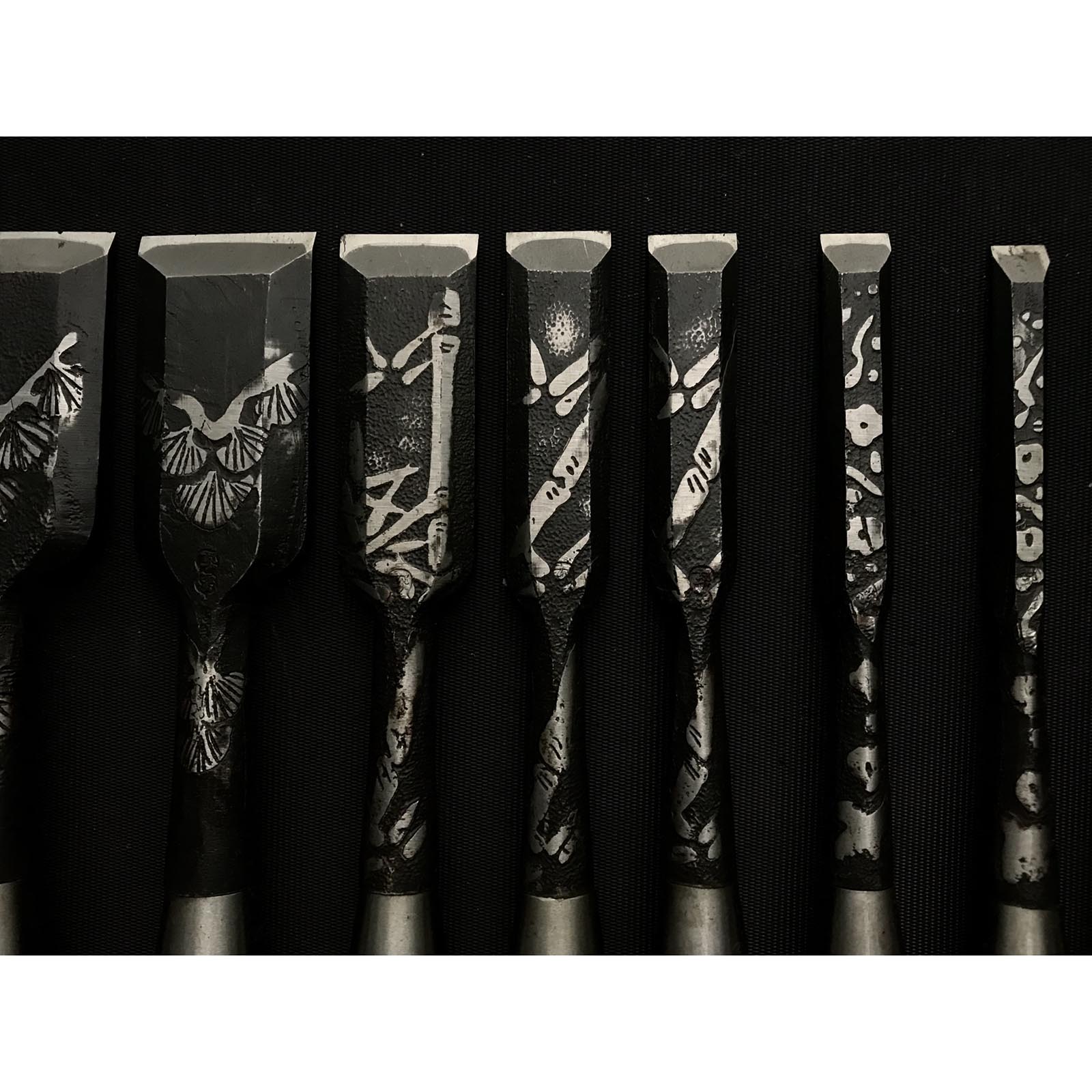 古株 藤近 伝統文様 卓上ノミセット(松、竹、梅) 掘り出し物 藤近 松竹梅 追入10本組鑿 黒檀柄 おいいれのみ