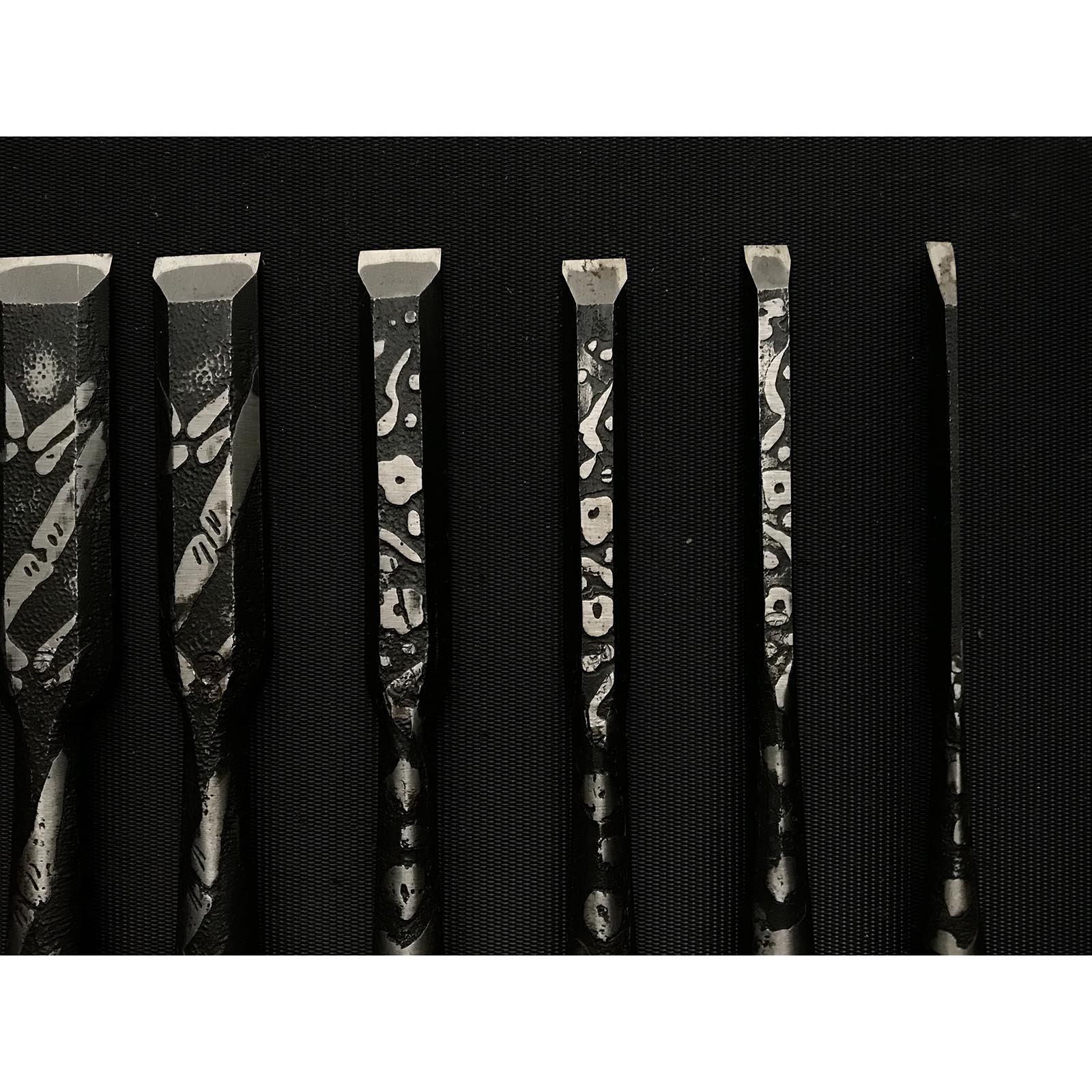 古株 藤近 伝統文様 卓上ノミセット(松、竹、梅) 掘り出し物 藤近 松竹梅 追入10本組鑿 黒檀柄 おいいれのみ