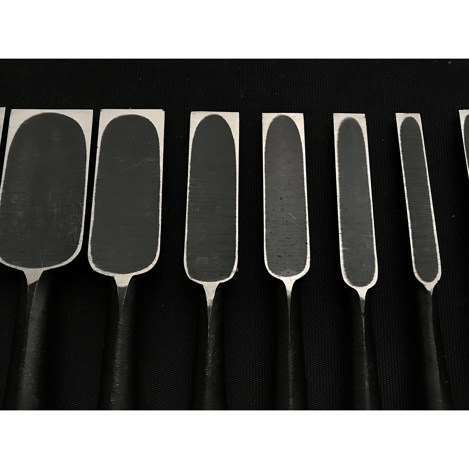 古株 藤近 伝統文様 卓上ノミセット(松、竹、梅) 掘り出し物 藤近 松竹梅 追入10本組鑿 黒檀柄 おいいれのみ