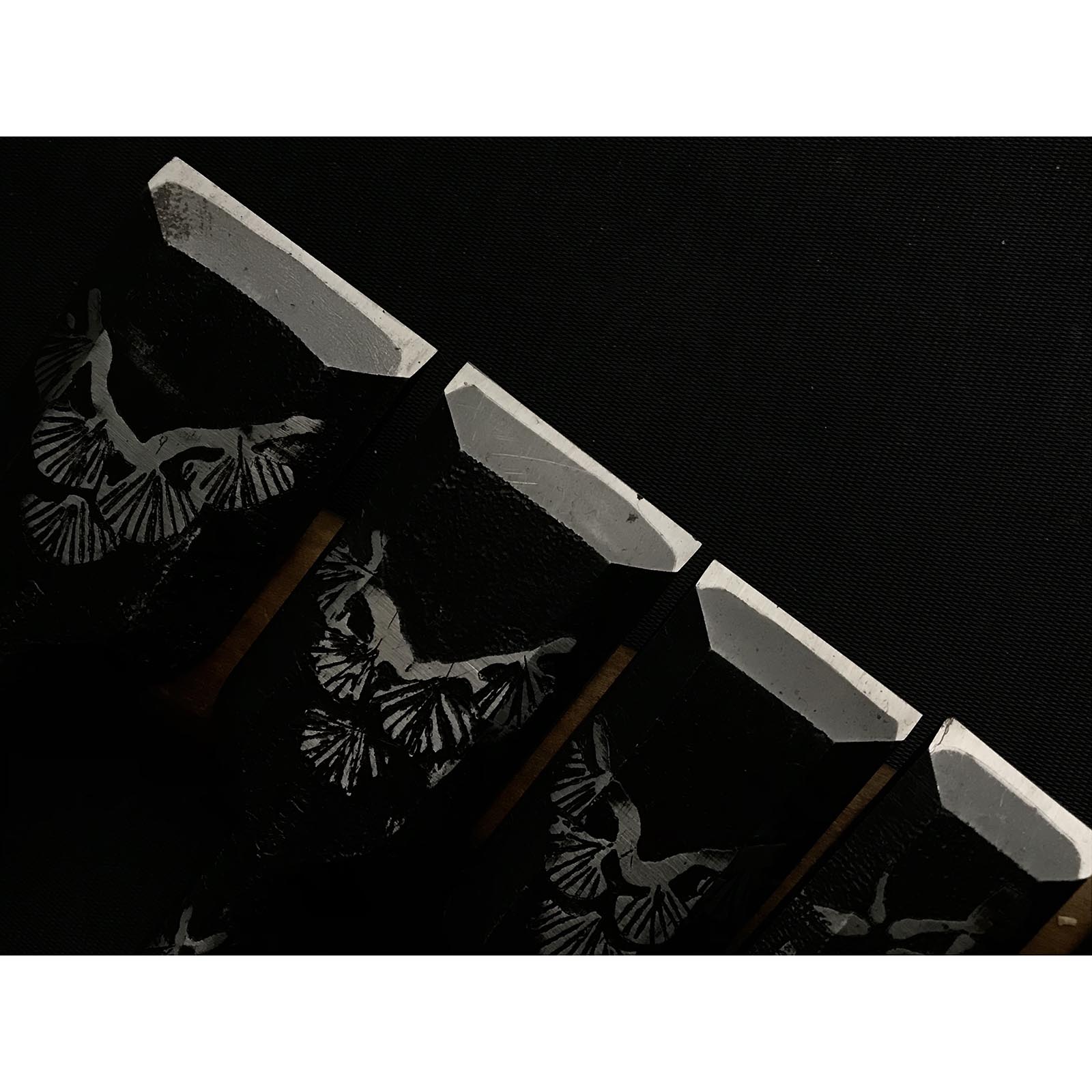 古株 藤近 伝統文様 卓上ノミセット(松、竹、梅) 掘り出し物 藤近 松竹梅 追入10本組鑿 黒檀柄 おいいれのみ