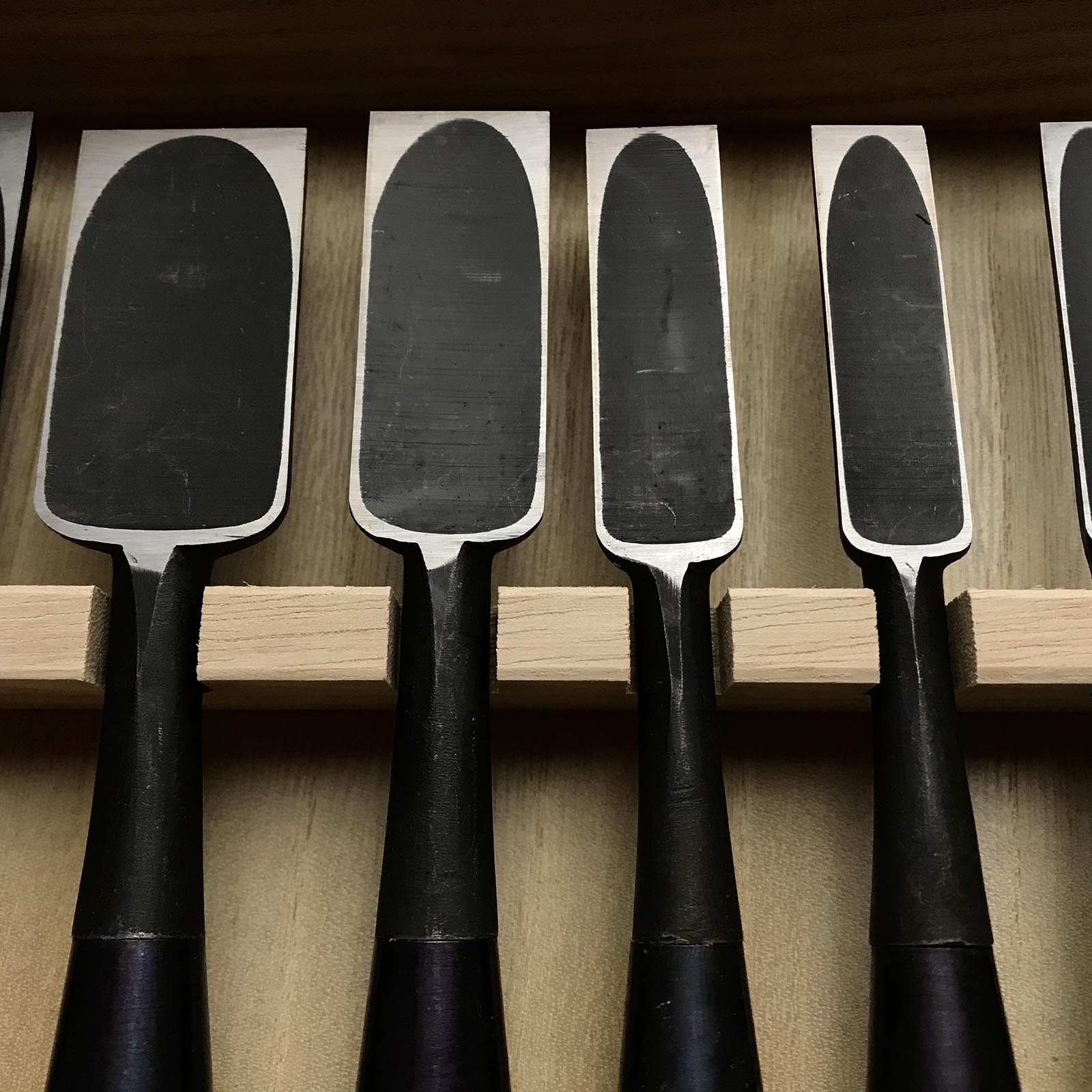 旧正吉 卓上ノミセット 木箱付 掘り出し物 正よし 追入組鑿 桐箱付 おいれのみ