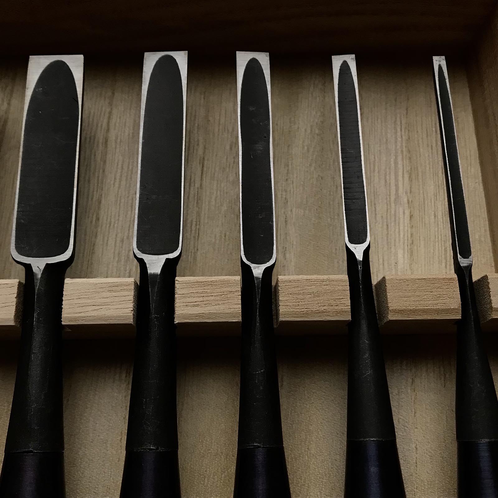 旧正吉 卓上ノミセット 木箱付 掘り出し物 正よし 追入組鑿 桐箱付 おいれのみ