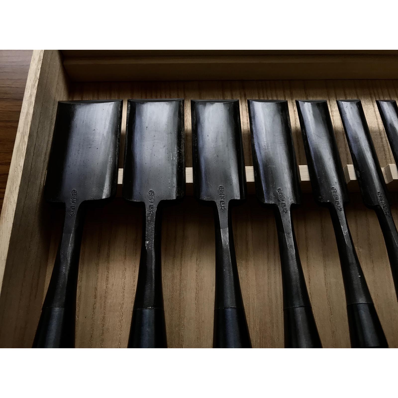 Fujihiro Koumaru Type Paring chisels set by Chuutarou Imai 今井忠太郎作 二治弘 甲丸薄組鑿 Usuinomi
