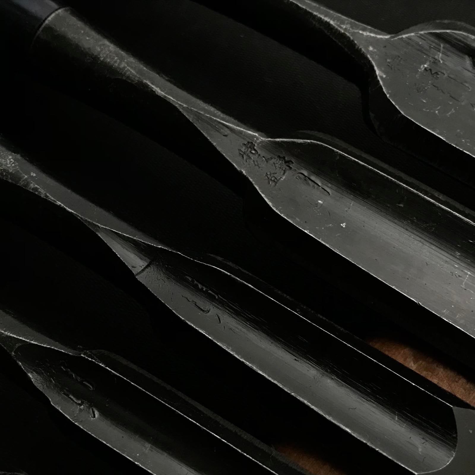 #14 Old stock Iwazaki Soto maru chisels set by Iwazaki Eisuke 掘出し物 岩崎永祐作 外丸組鑿 5本組 Sotomarunomi