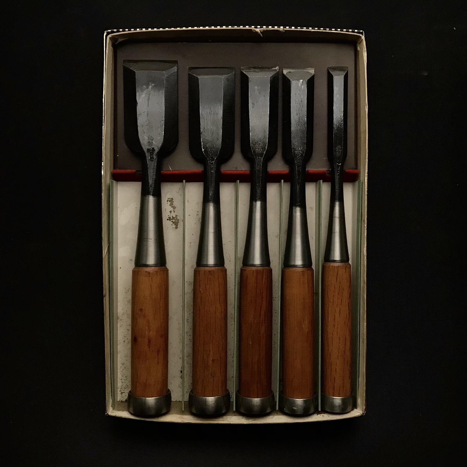 古株のみかつ 小山金族作 短材ノミセット 掘り出し物 のみ勝 中叩5本組鑿 Chu-Tatakinomi