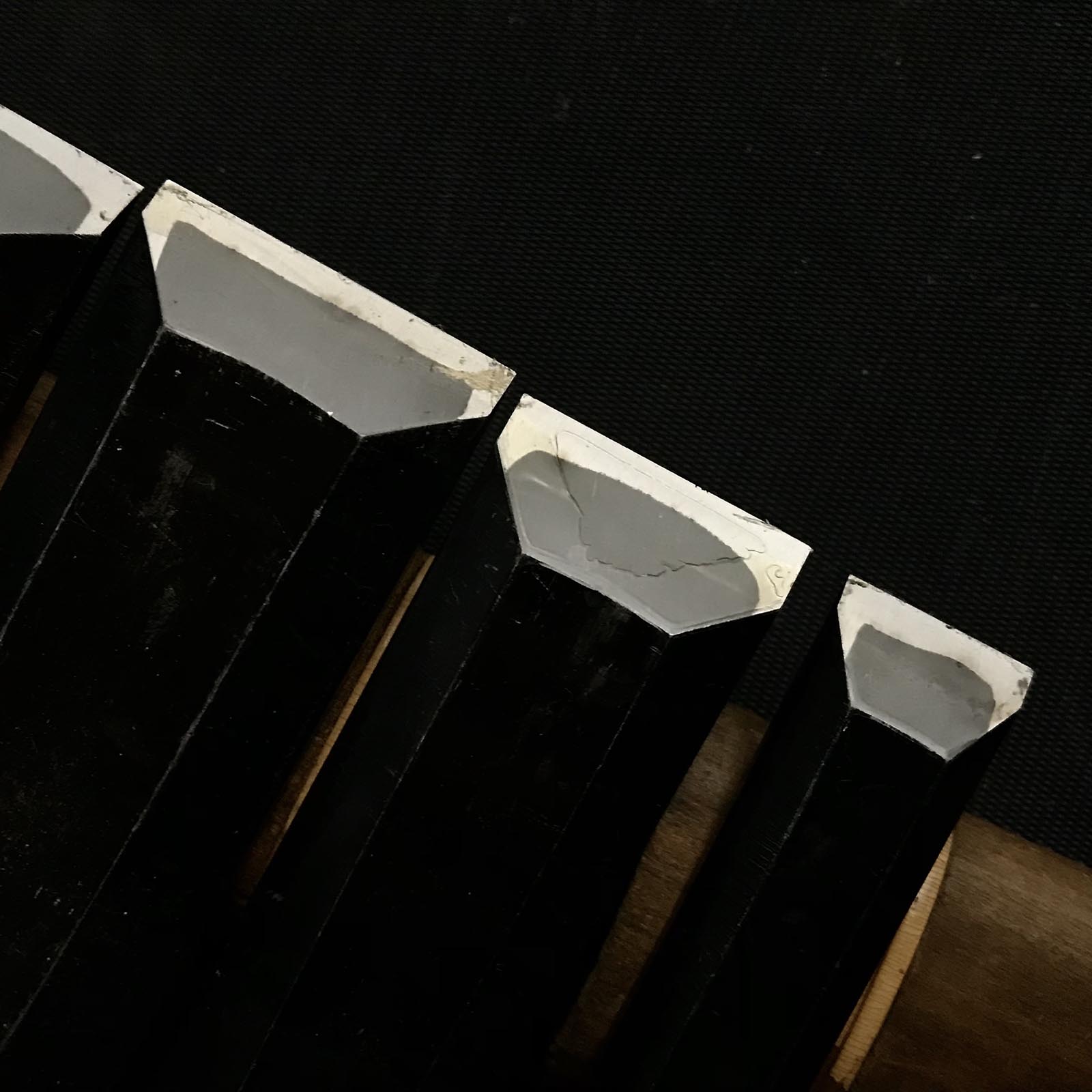 古株のみかつ 小山金族作 短材ノミセット 掘り出し物 のみ勝 中叩5本組鑿 Chu-Tatakinomi