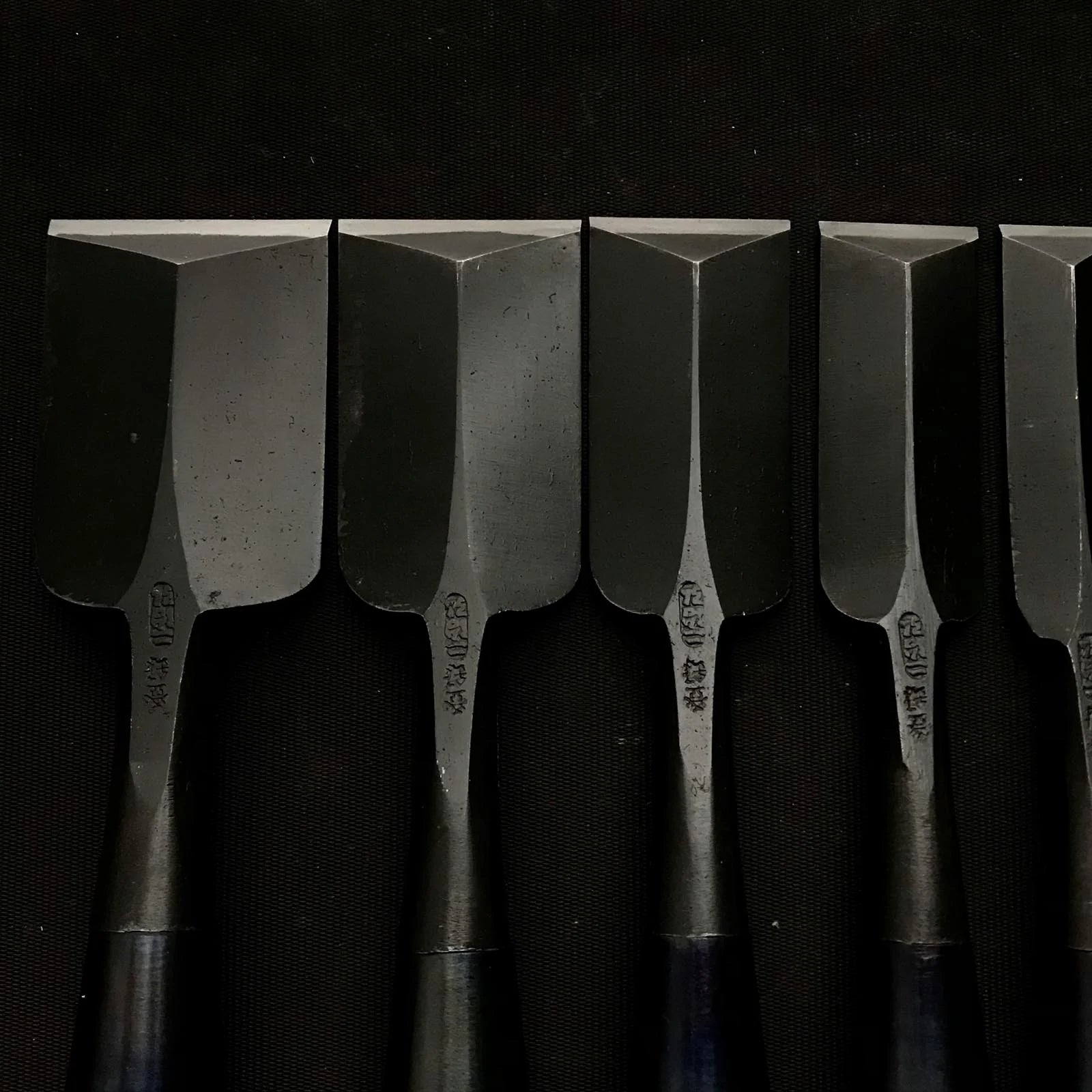 藤廣 今井忠太郎作 アリノミセット 今井忠太郎作 二治弘 鎬追入組鑿 桐箱付 赤樫柄 シノギノミ