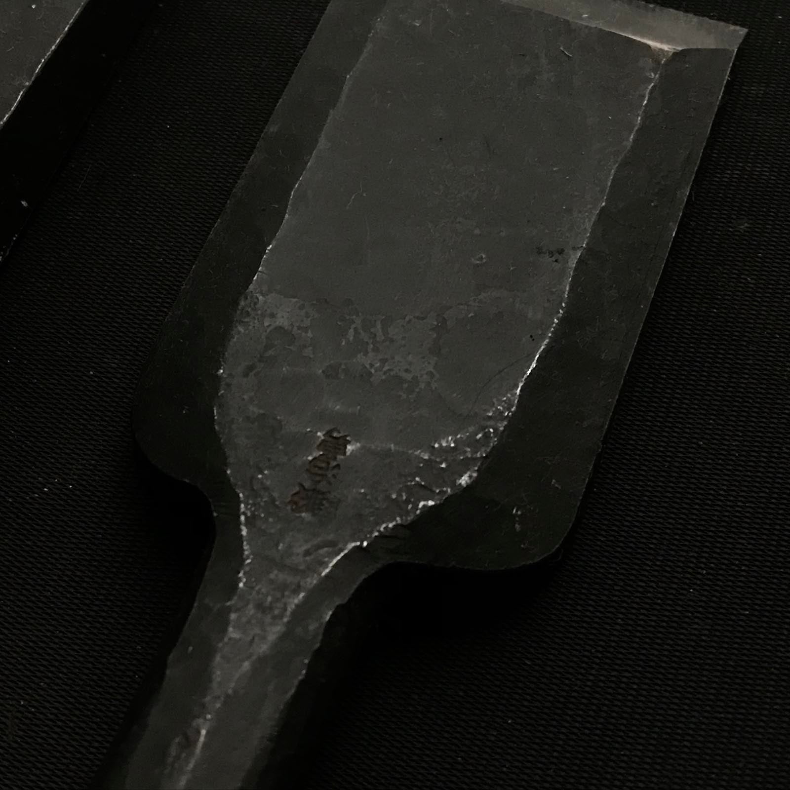 Old stock Kaji-Izamu Timber chisels with Tsuchime finish 掘出し物 鍛治勇 槌目 叩鑿 Tatakinomi