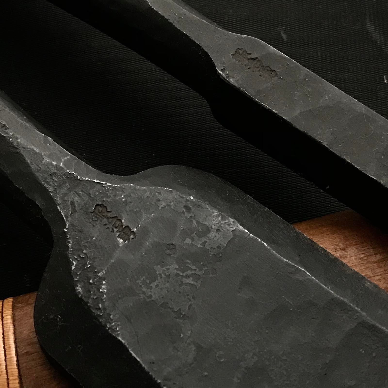 Old stock Kaji-Izamu Timber chisels with Tsuchime finish 掘出し物 鍛治勇 槌目 叩鑿 Tatakinomi
