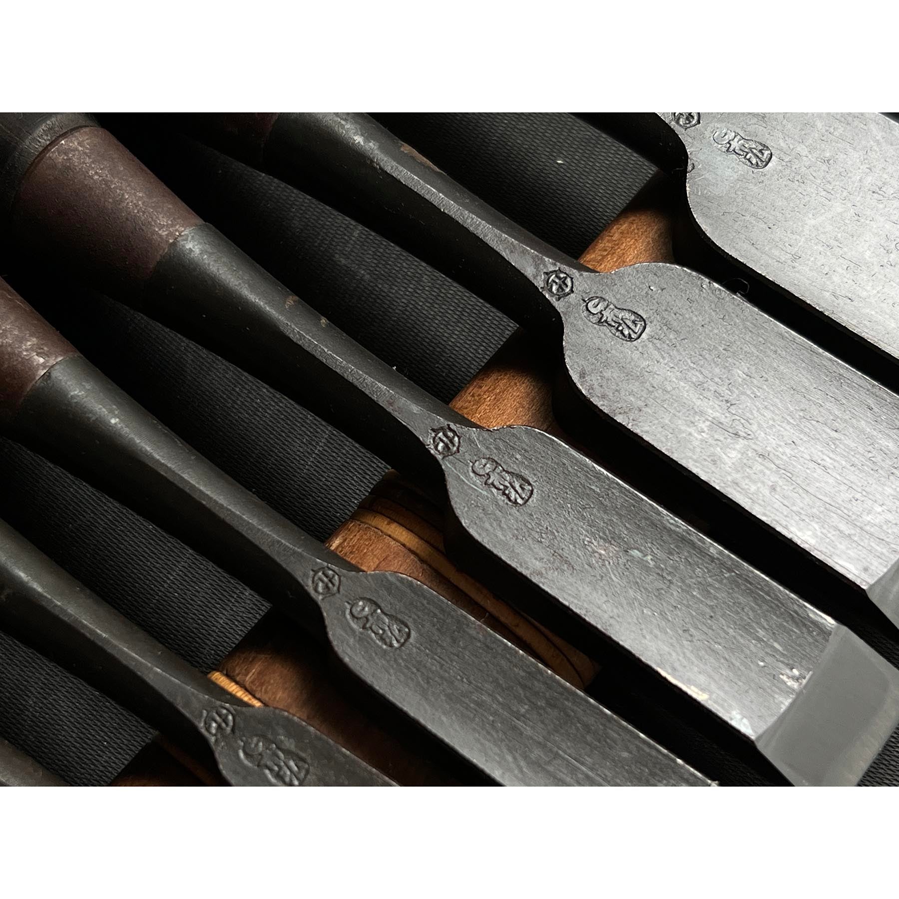 Used Hidari Ichihiro Second Generation Kakuuchi Bench chisels set 中古 月市弘 二代目左市弘山崎勇作 角打追入組鑿 Oirenomi