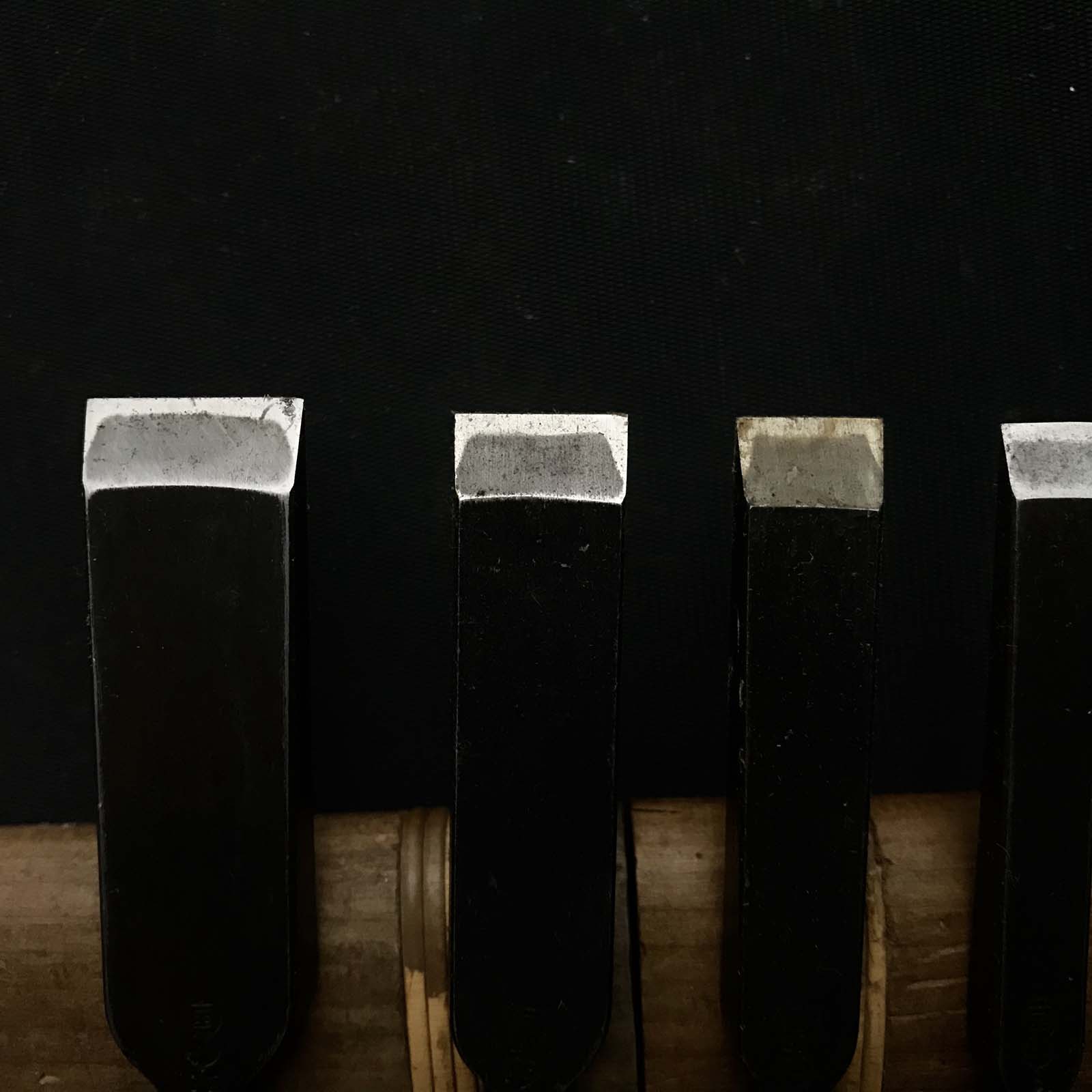 Hidariichikuni Bench chisels by Hasegawa Fujisaku 長谷川藤作氏 左市國 追入鑿 Oirenomi