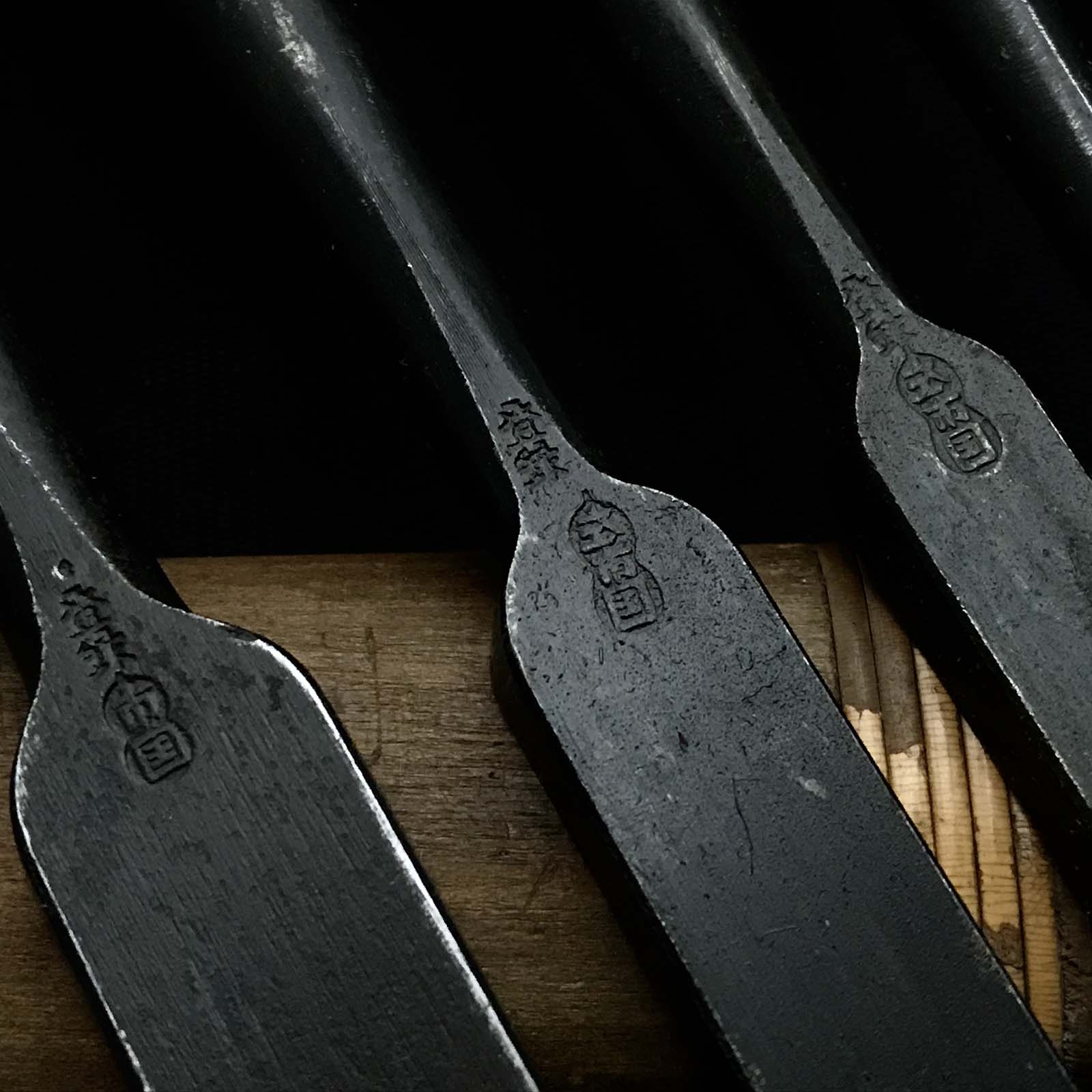 Hidariichikuni Bench chisels by Hasegawa Fujisaku 長谷川藤作氏 左市國 追入鑿 Oirenomi