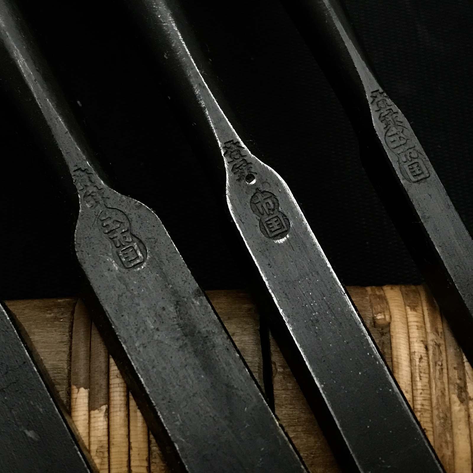 Hidariichikuni Bench chisels by Hasegawa Fujisaku 長谷川藤作氏 左市國 追入鑿 Oirenomi