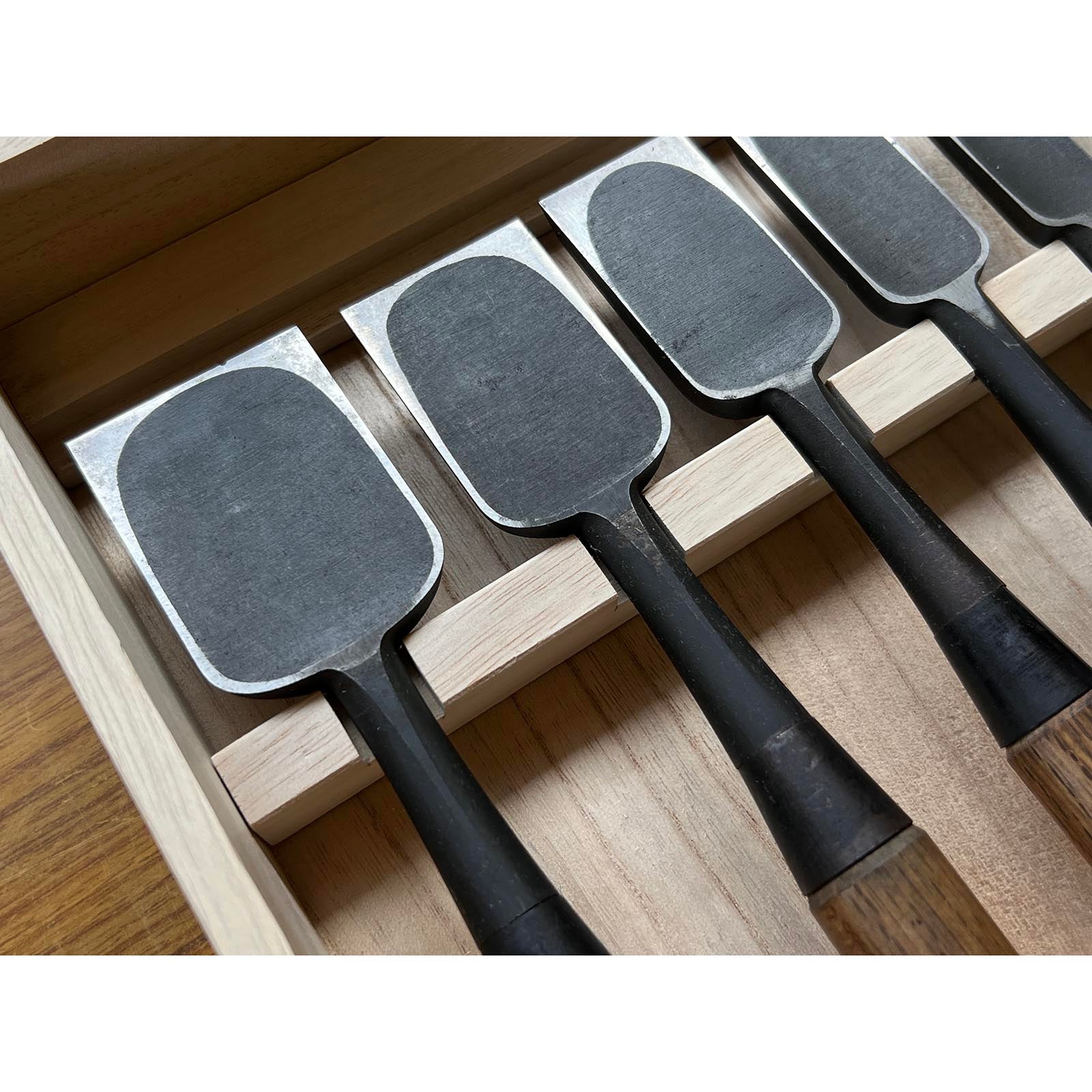 Lightly used Hidari Ichihiro Second Generation&Kiyotada Kakuuchi Bench chisels set 中古 市弘&清忠 二代目左市弘山崎勇、嶋村幸三郎作 角打追入組鑿 Oirenomi