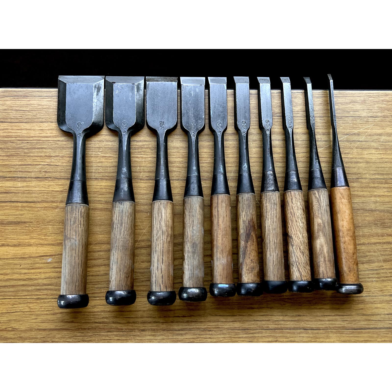Lightly used Hidari Ichihiro Second Generation&Kiyotada Kakuuchi Bench chisels set 中古 市弘&清忠 二代目左市弘山崎勇、嶋村幸三郎作 角打追入組鑿 Oirenomi