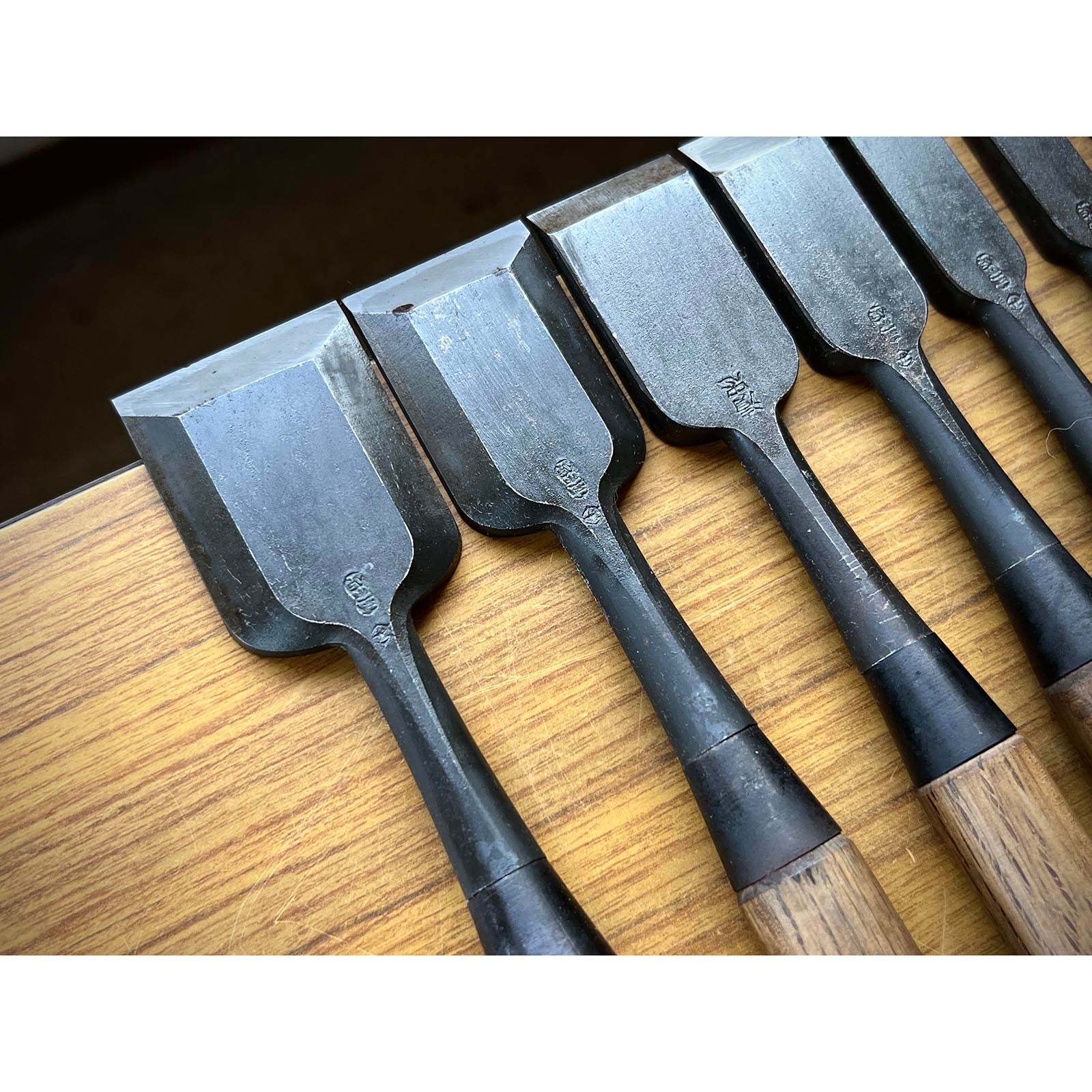 Lightly used Hidari Ichihiro Second Generation&Kiyotada Kakuuchi Bench chisels set 中古 市弘&清忠 二代目左市弘山崎勇、嶋村幸三郎作 角打追入組鑿 Oirenomi