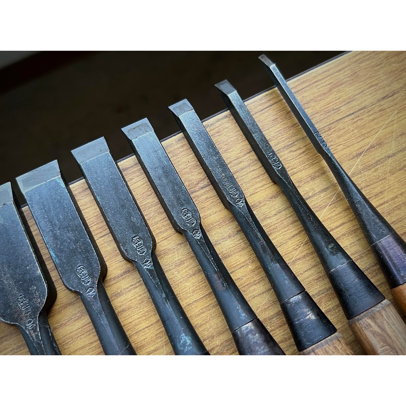 Lightly used Hidari Ichihiro Second Generation&Kiyotada Kakuuchi Bench chisels set 中古 市弘&清忠 二代目左市弘山崎勇、嶋村幸三郎作 角打追入組鑿 Oirenomi