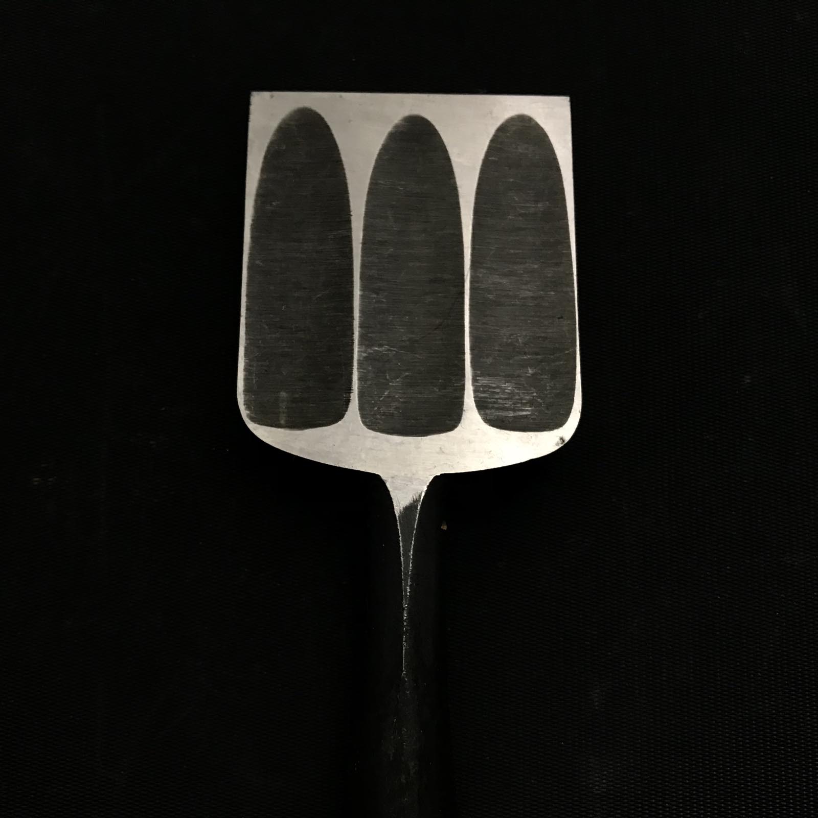 Old stok Kanehiro Bench chisels with Triple Ura 掘出し物 兼弘 三つ裏 追入鑿 48mm Oirenomi