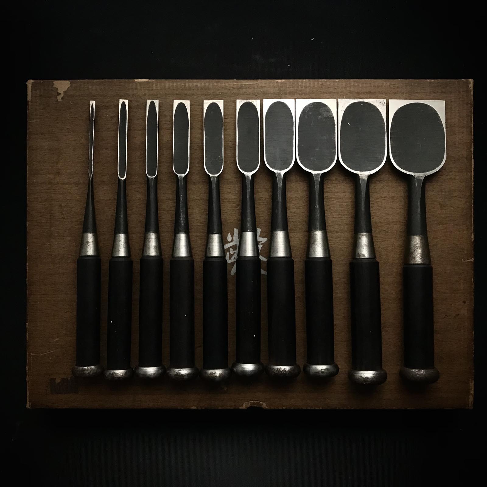 Old stock Masahiko Tokyo Bench chisels set 掘出し物 東京鑿組合 正彦 追入10本組鑿 黒檀柄 Oiirenomi