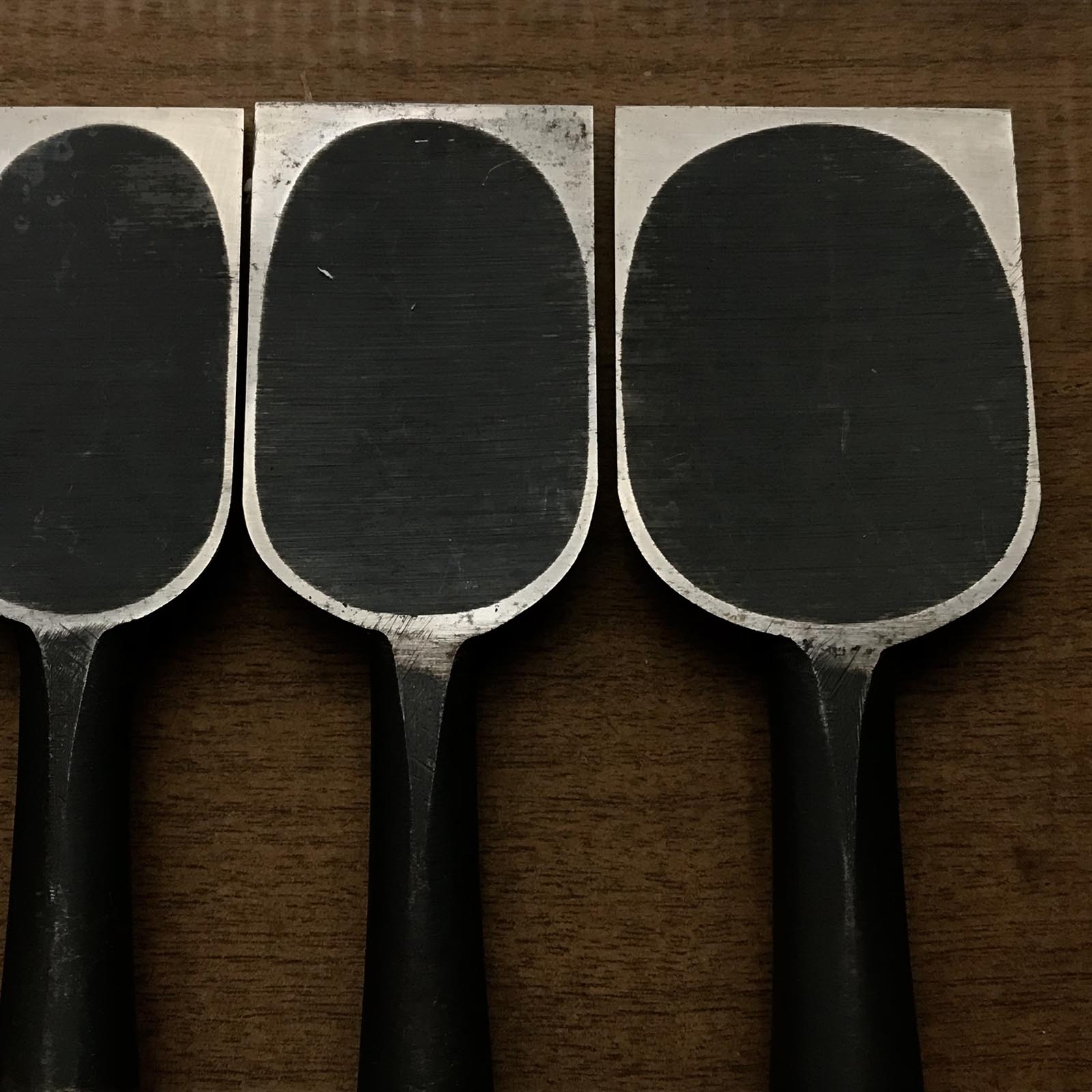 Old stock Masahiko Tokyo Bench chisels set 掘出し物 東京鑿組合 正彦 追入10本組鑿 黒檀柄 Oiirenomi