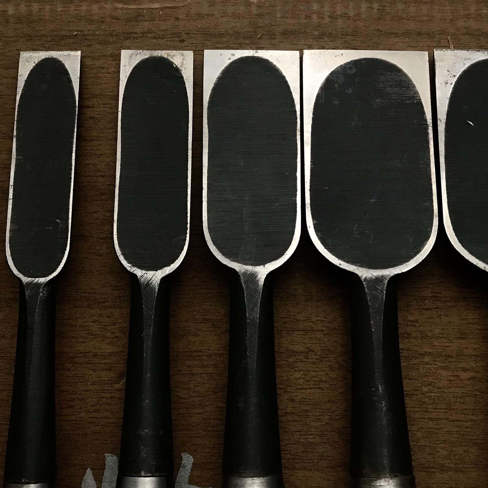 Old stock Masahiko Tokyo Bench chisels set 掘出し物 東京鑿組合 正彦 追入10本組鑿 黒檀柄 Oiirenomi